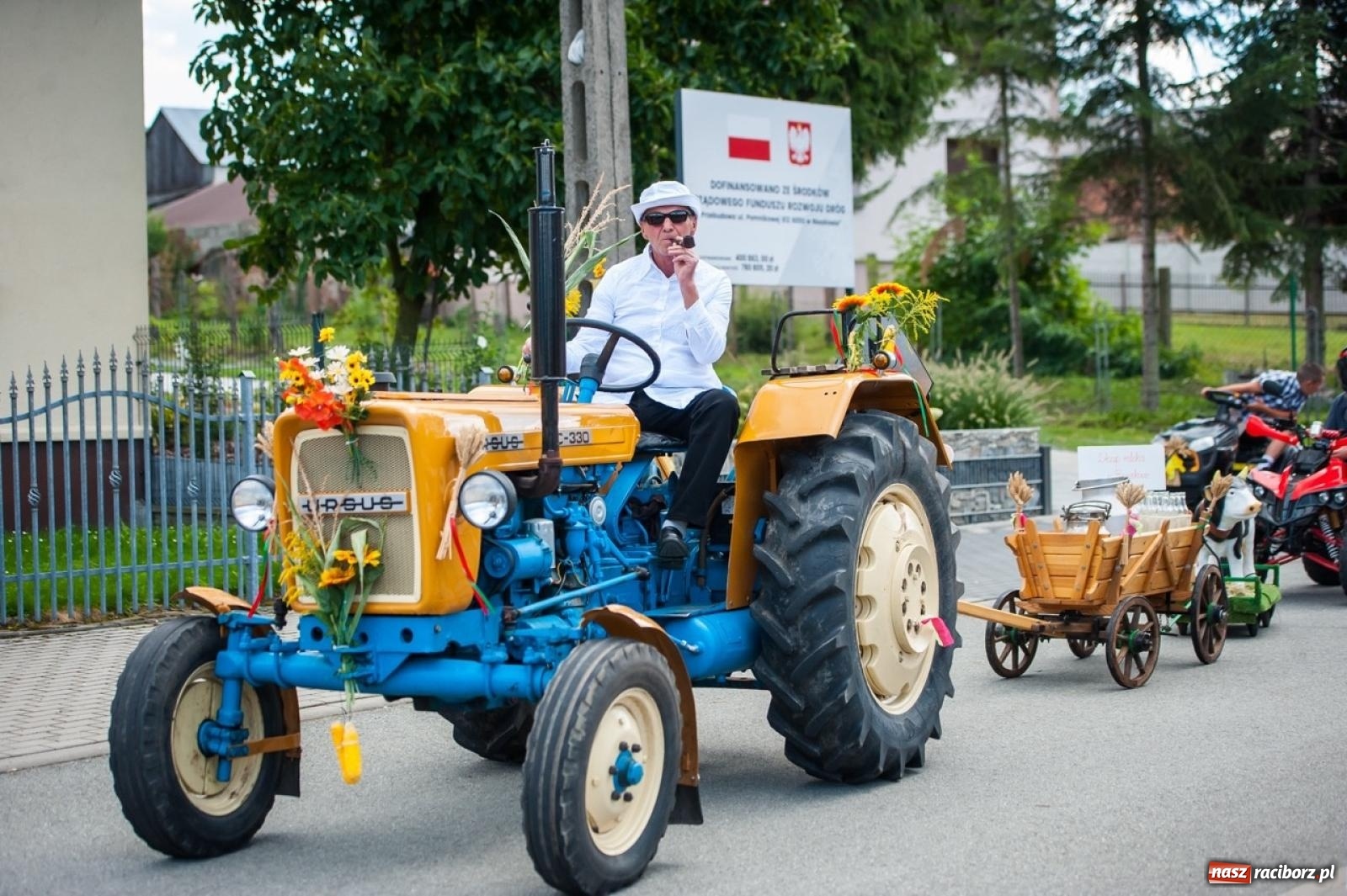 Zdjęcie w galerii na portalu naszraciborz.pl: Barwny korowód w Roszkowie za nami! Święto plonów w pełni rozkwitu [FOTO i WIDEO] wiadomości z regionu