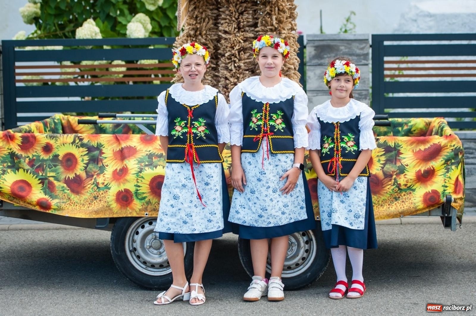 Zdjęcie w galerii na portalu naszraciborz.pl: Barwny korowód w Roszkowie za nami! Święto plonów w pełni rozkwitu [FOTO i WIDEO] wiadomości z regionu