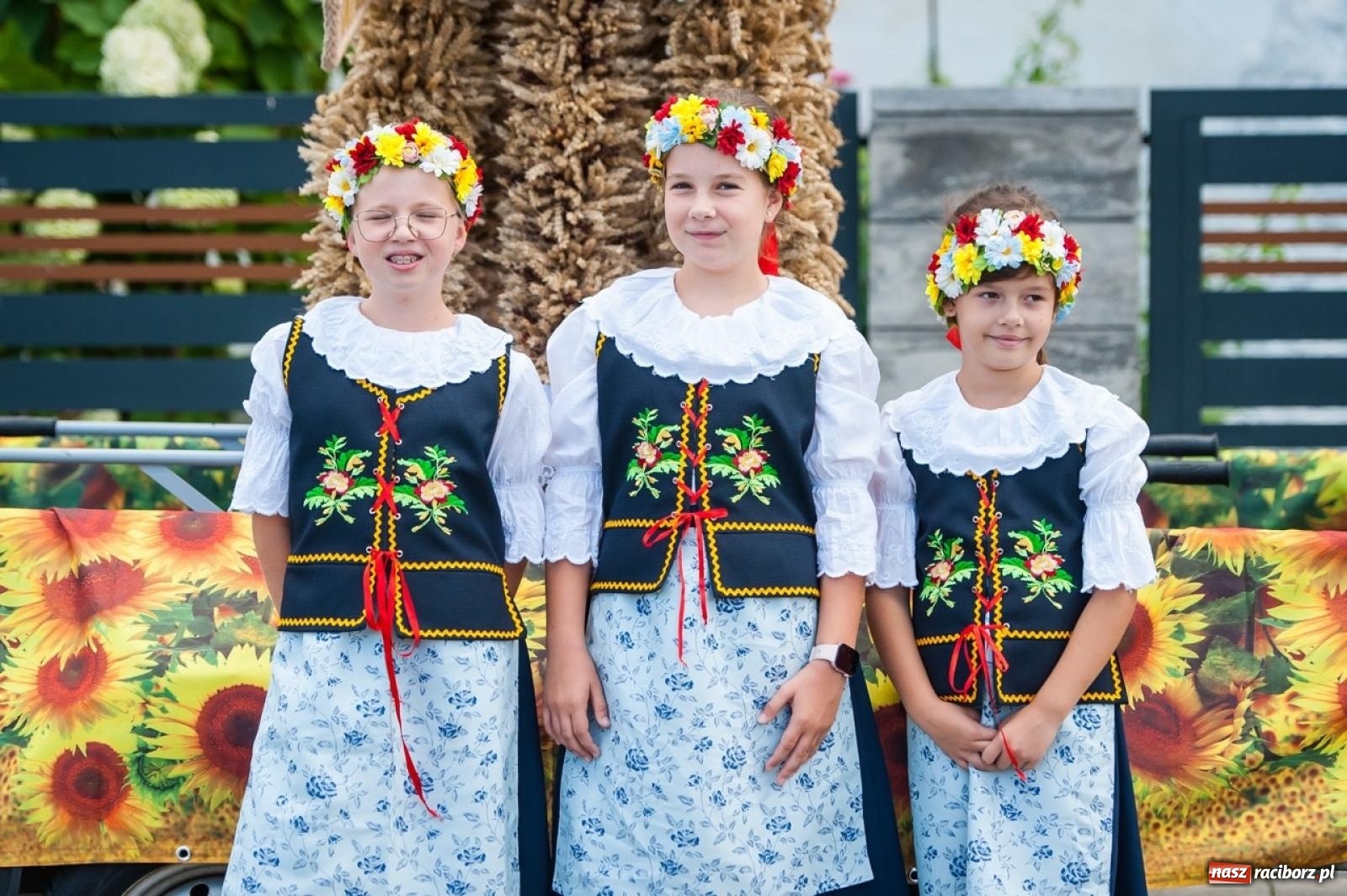 Zdjęcie w galerii na portalu naszraciborz.pl: Barwny korowód w Roszkowie za nami! Święto plonów w pełni rozkwitu [FOTO i WIDEO] wiadomości z regionu