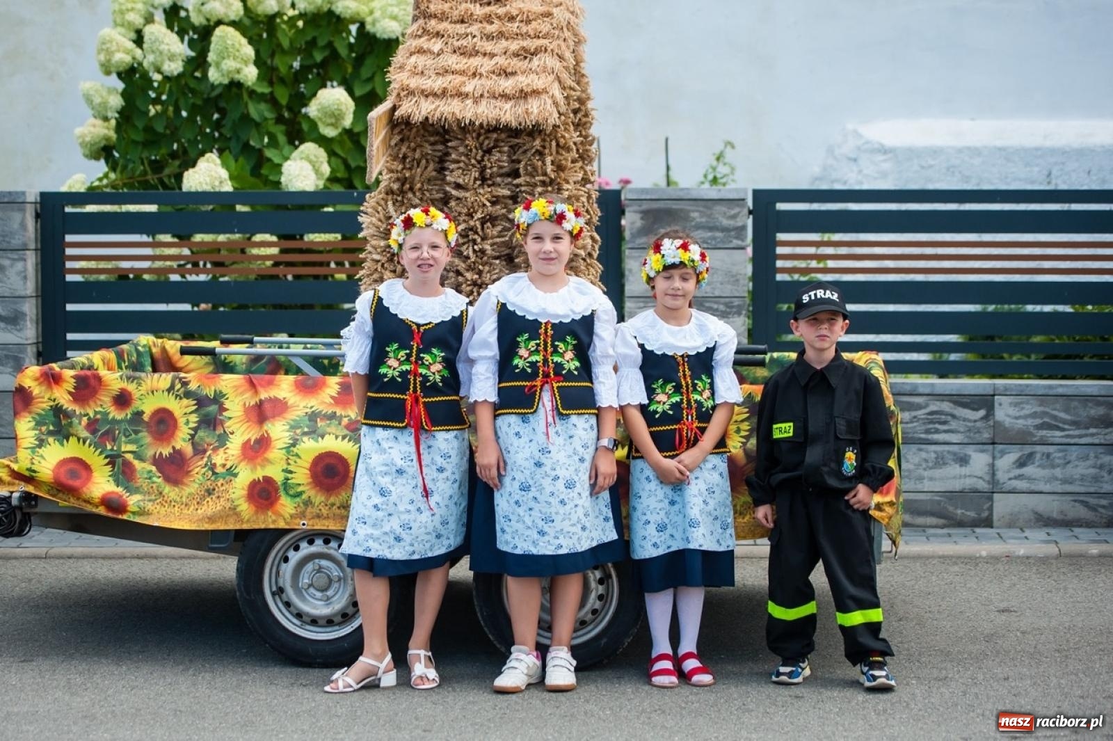 Zdjęcie w galerii na portalu naszraciborz.pl: Barwny korowód w Roszkowie za nami! Święto plonów w pełni rozkwitu [FOTO i WIDEO] wiadomości z regionu