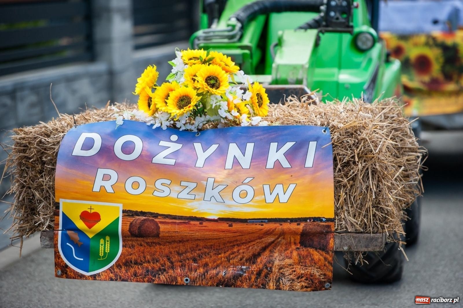 Zdjęcie w galerii na portalu naszraciborz.pl: Barwny korowód w Roszkowie za nami! Święto plonów w pełni rozkwitu [FOTO i WIDEO] wiadomości z regionu