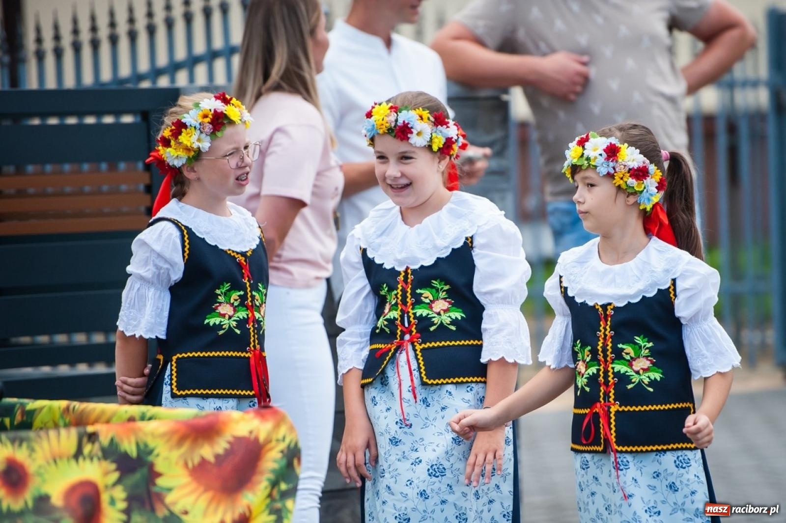 Zdjęcie w galerii na portalu naszraciborz.pl: Barwny korowód w Roszkowie za nami! Święto plonów w pełni rozkwitu [FOTO i WIDEO] wiadomości z regionu