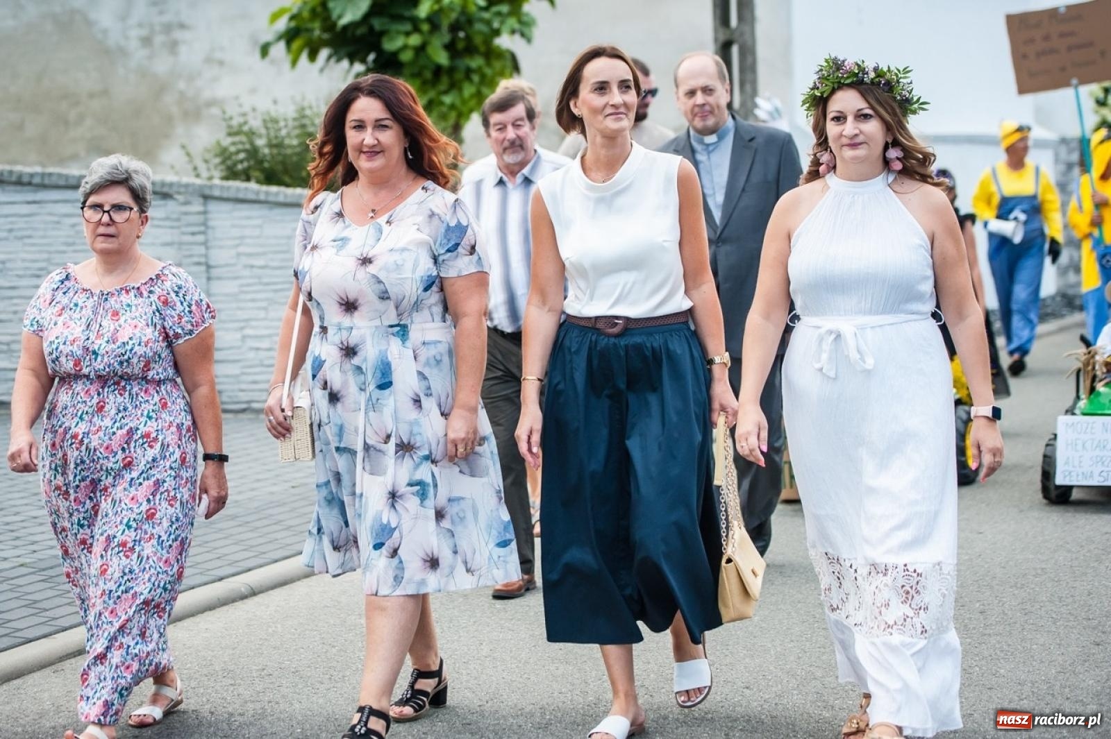 Zdjęcie w galerii na portalu naszraciborz.pl: Barwny korowód w Roszkowie za nami! Święto plonów w pełni rozkwitu [FOTO i WIDEO] wiadomości z regionu