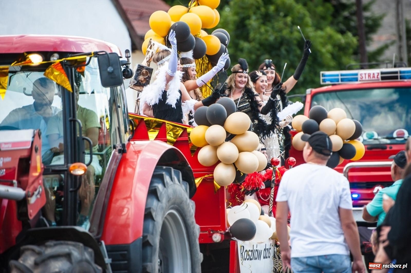 Zdjęcie w galerii na portalu naszraciborz.pl: Barwny korowód w Roszkowie za nami! Święto plonów w pełni rozkwitu [FOTO i WIDEO] wiadomości z regionu