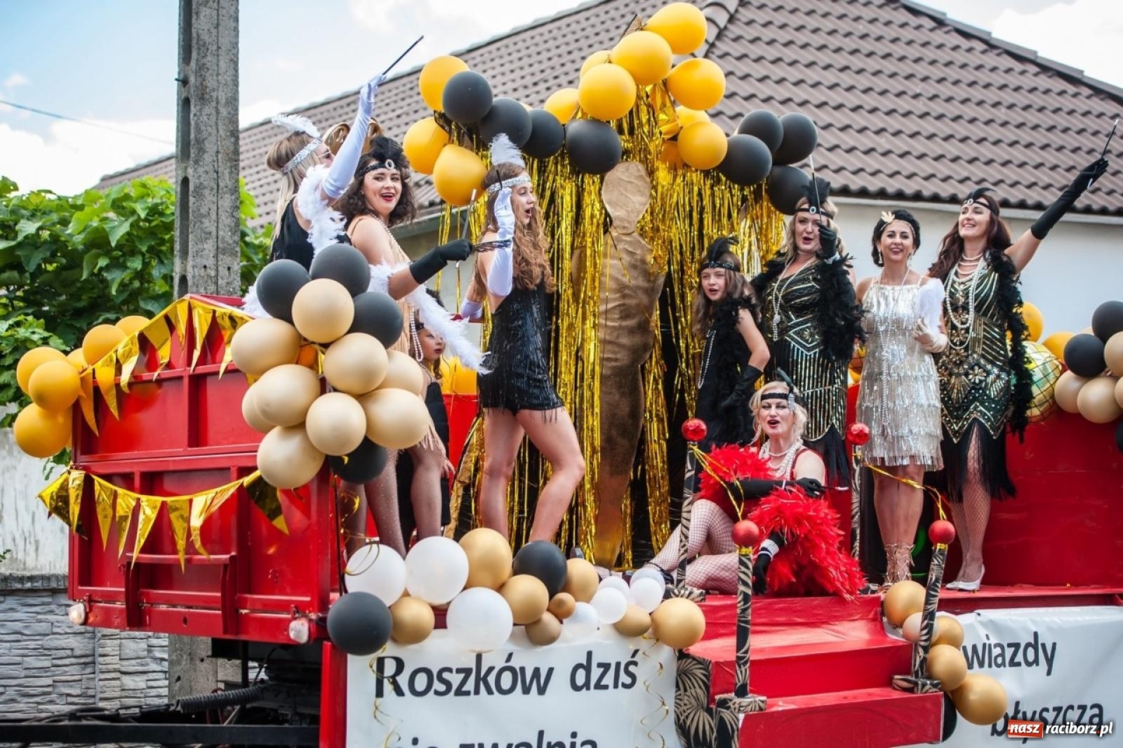Zdjęcie w galerii na portalu naszraciborz.pl: Barwny korowód w Roszkowie za nami! Święto plonów w pełni rozkwitu [FOTO i WIDEO] wiadomości z regionu