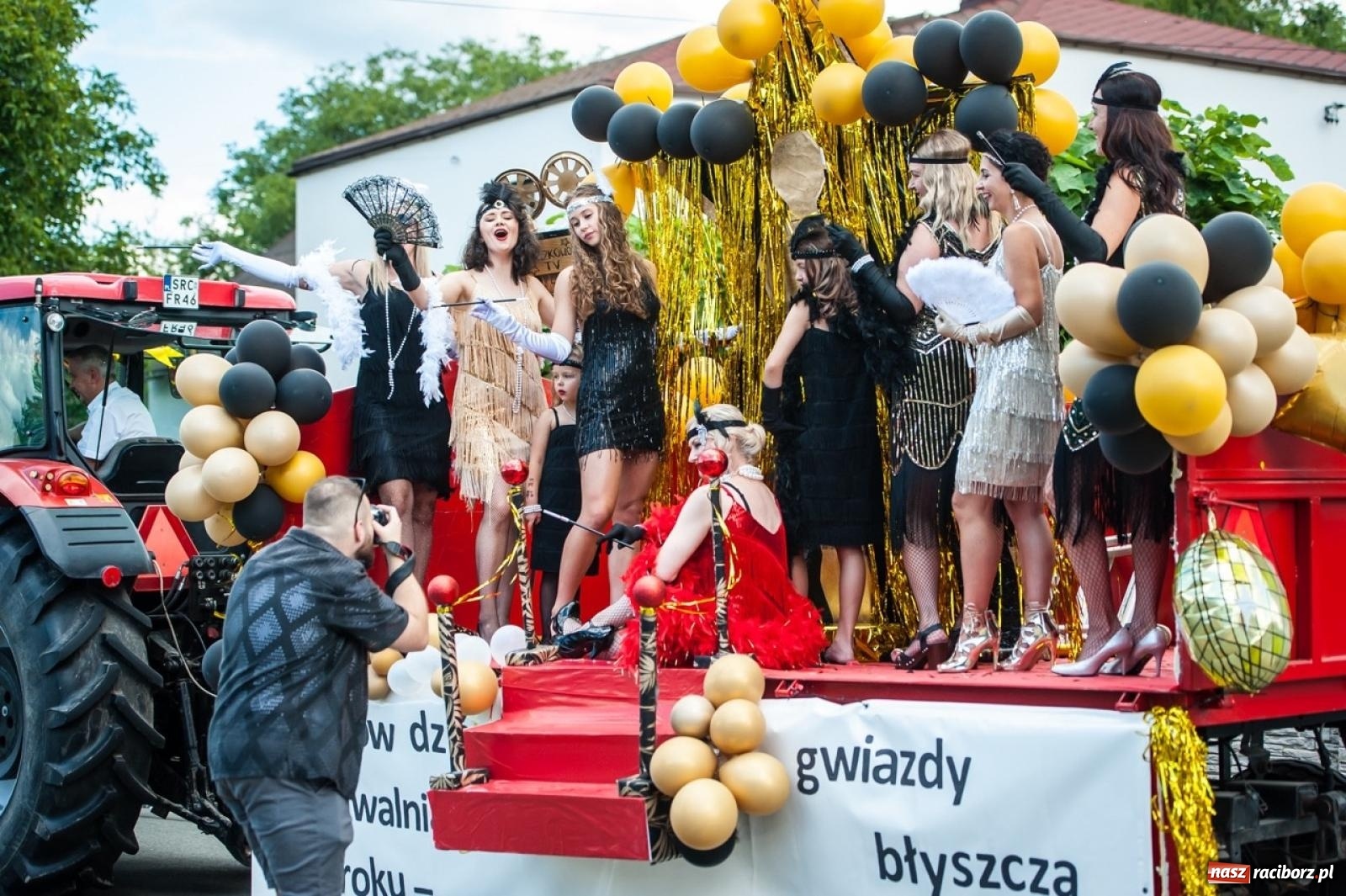 Zdjęcie w galerii na portalu naszraciborz.pl: Barwny korowód w Roszkowie za nami! Święto plonów w pełni rozkwitu [FOTO i WIDEO] wiadomości z regionu