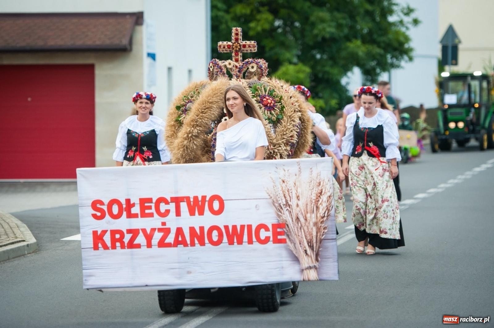 Zdjęcie w galerii na portalu naszraciborz.pl: Dożynki w Krzyżanowicach na bis! Tak mieszkańcy świętowali zakończenie żniw [FOTO] wiadomości z regionu
