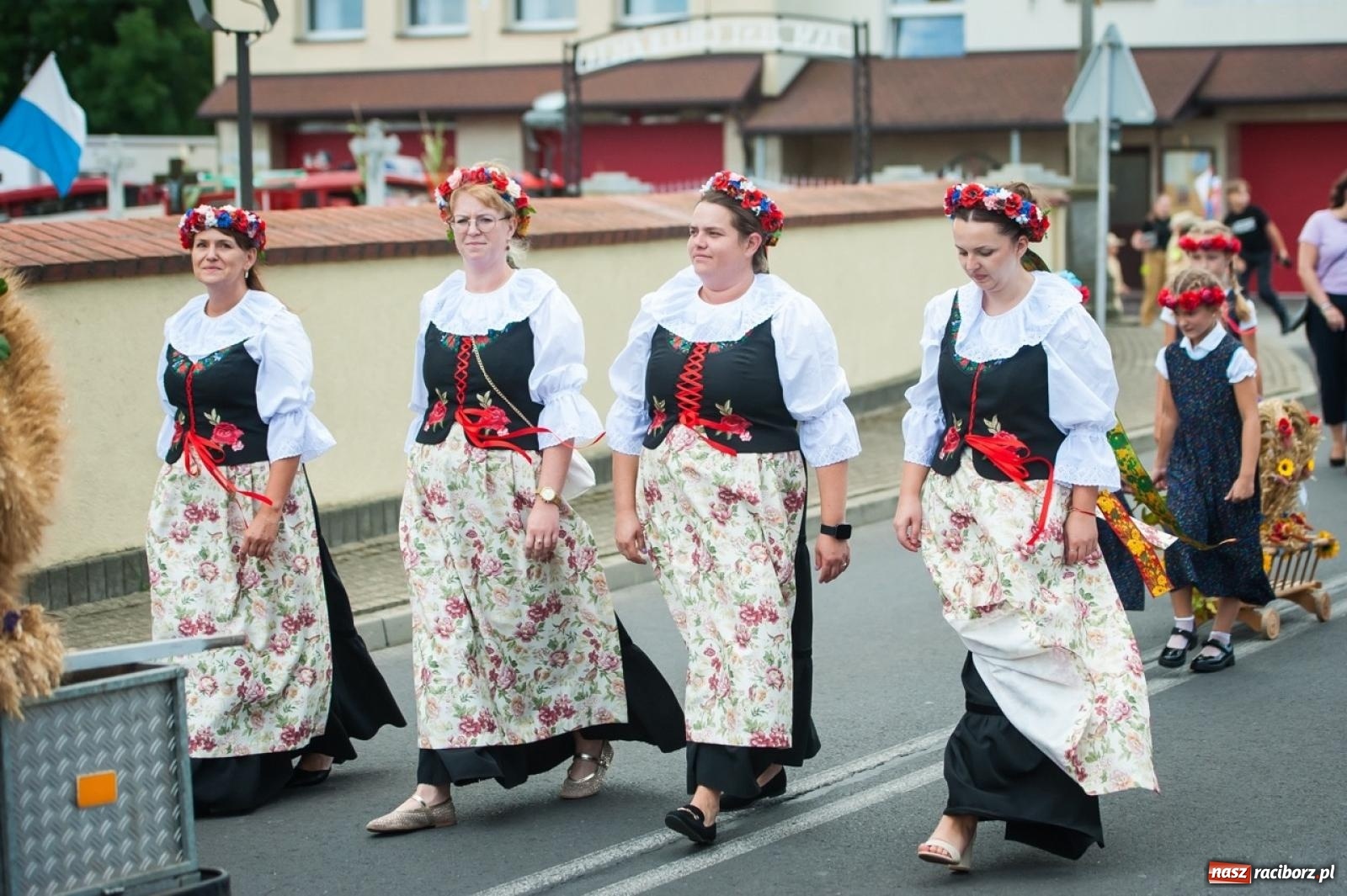 Zdjęcie w galerii na portalu naszraciborz.pl: Dożynki w Krzyżanowicach na bis! Tak mieszkańcy świętowali zakończenie żniw [FOTO] wiadomości z regionu