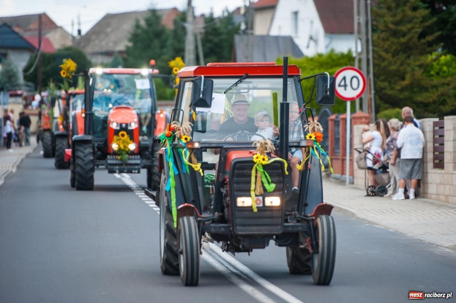 Zdjęcie w galerii na portalu naszraciborz.pl: Dożynki w Krzyżanowicach na bis! Tak mieszkańcy świętowali zakończenie żniw [FOTO] wiadomości z regionu