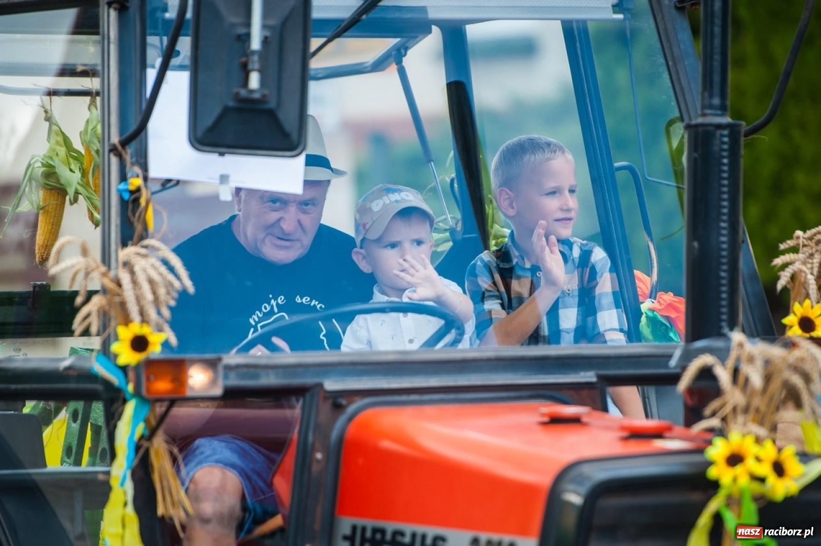 Zdjęcie w galerii na portalu naszraciborz.pl: Dożynki w Krzyżanowicach na bis! Tak mieszkańcy świętowali zakończenie żniw [FOTO] wiadomości z regionu