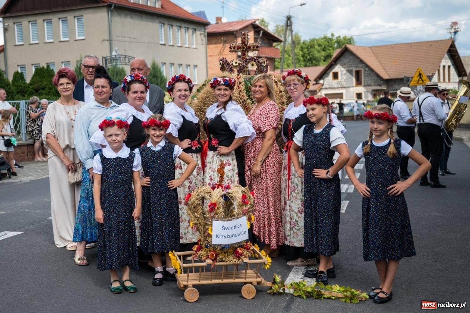 Zdjęcie w galerii na portalu naszraciborz.pl: Dożynki w Krzyżanowicach na bis! Tak mieszkańcy świętowali zakończenie żniw [FOTO] wiadomości z regionu
