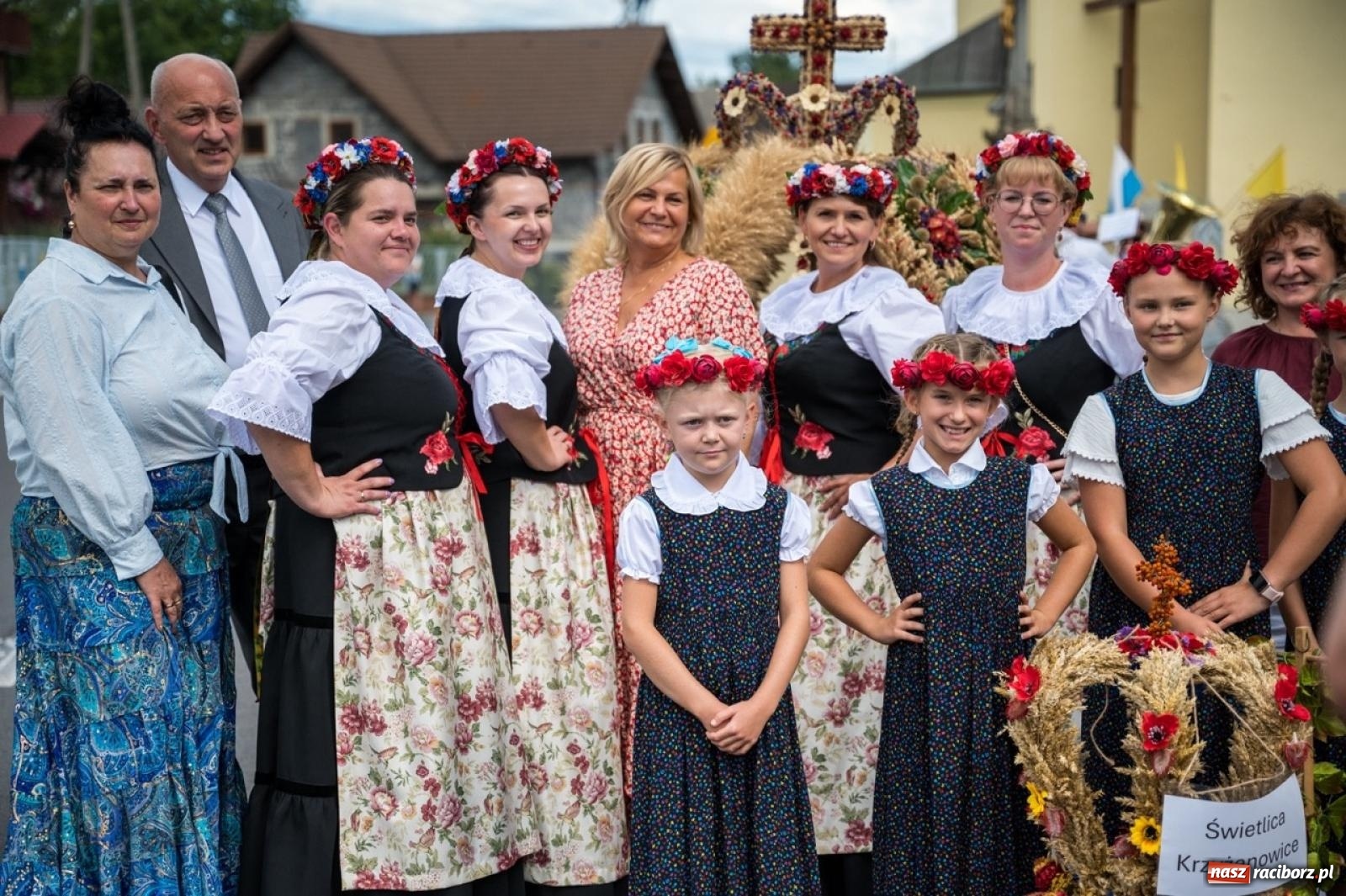 Zdjęcie w galerii na portalu naszraciborz.pl: Dożynki w Krzyżanowicach na bis! Tak mieszkańcy świętowali zakończenie żniw [FOTO] wiadomości z regionu