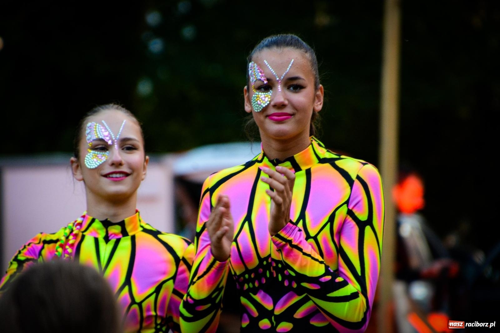 Zdjęcie w galerii na portalu naszraciborz.pl: Tłumy na pożegnaniu lata w Krowiarkach. Czwarta edycja Fanny Days znów zapełniła polanę przed pałacem wiadomości z regionu