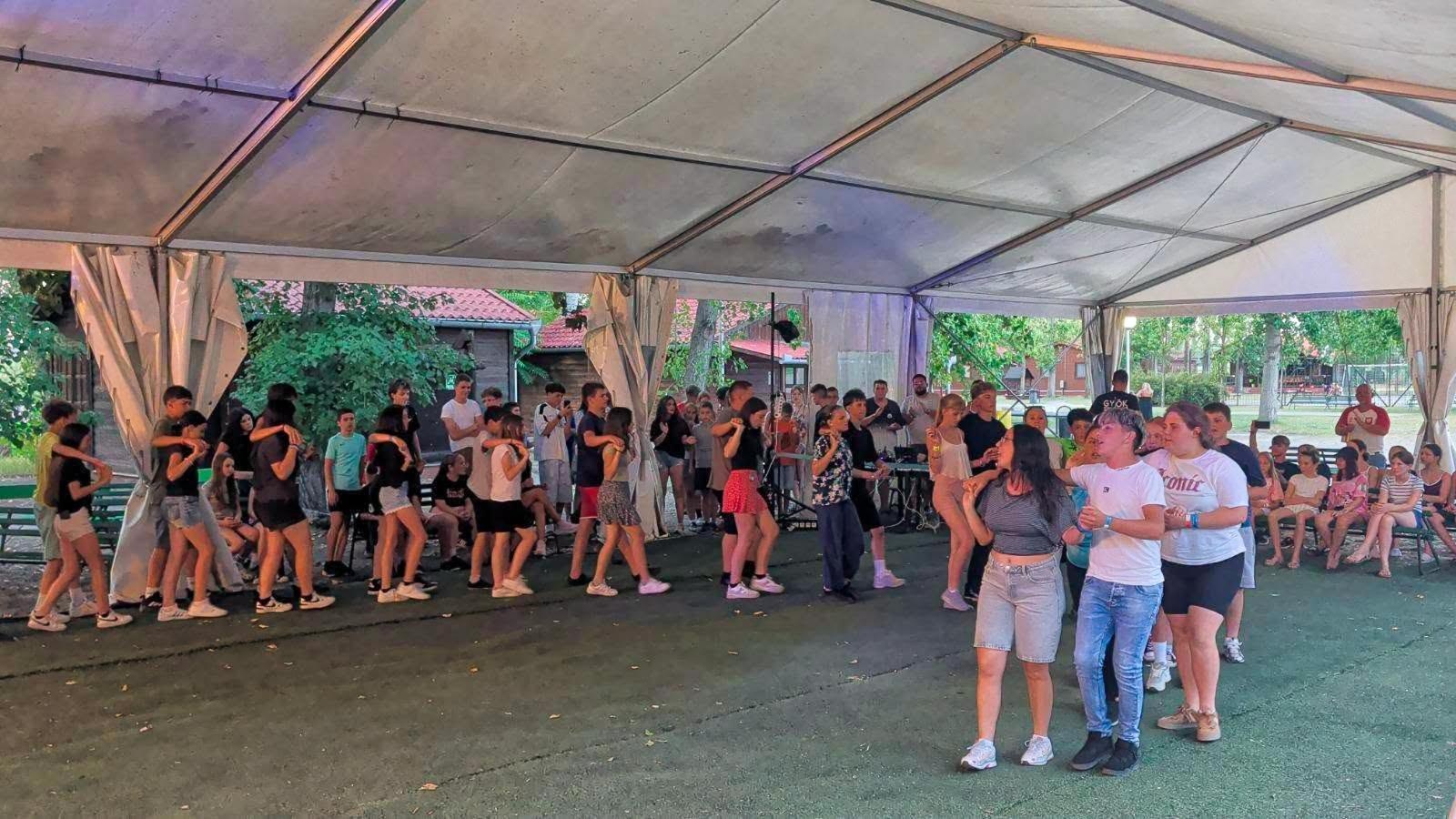 Zdjęcie w galerii na portalu naszraciborz.pl: Raciborska młodzież z wizytą na Węgrzech wiadomości z regionu
