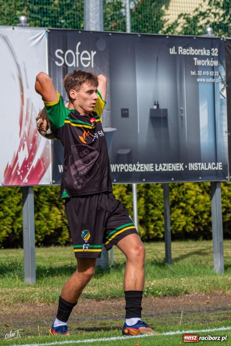 Zdjęcie w galerii na portalu naszraciborz.pl: Hat-trick Strzelczyka, dublet Legierskiego. Tworków z pewną wygraną [FOTO] wiadomości z regionu