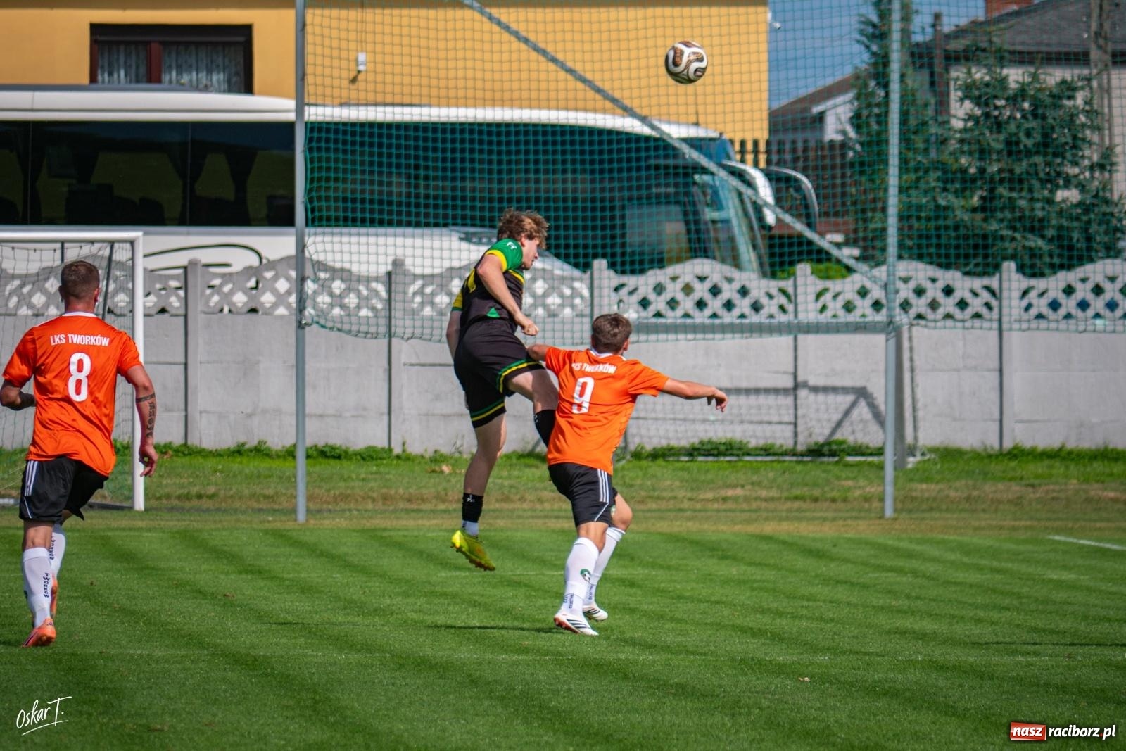 Zdjęcie w galerii na portalu naszraciborz.pl: Hat-trick Strzelczyka, dublet Legierskiego. Tworków z pewną wygraną [FOTO] wiadomości z regionu