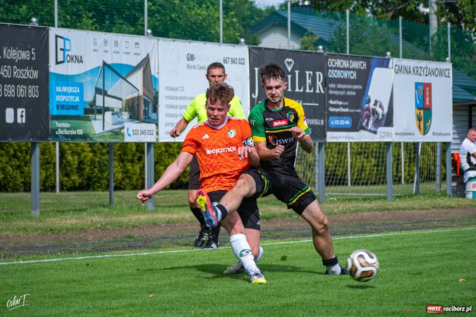 Zdjęcie w galerii na portalu naszraciborz.pl: Hat-trick Strzelczyka, dublet Legierskiego. Tworków z pewną wygraną [FOTO] wiadomości z regionu