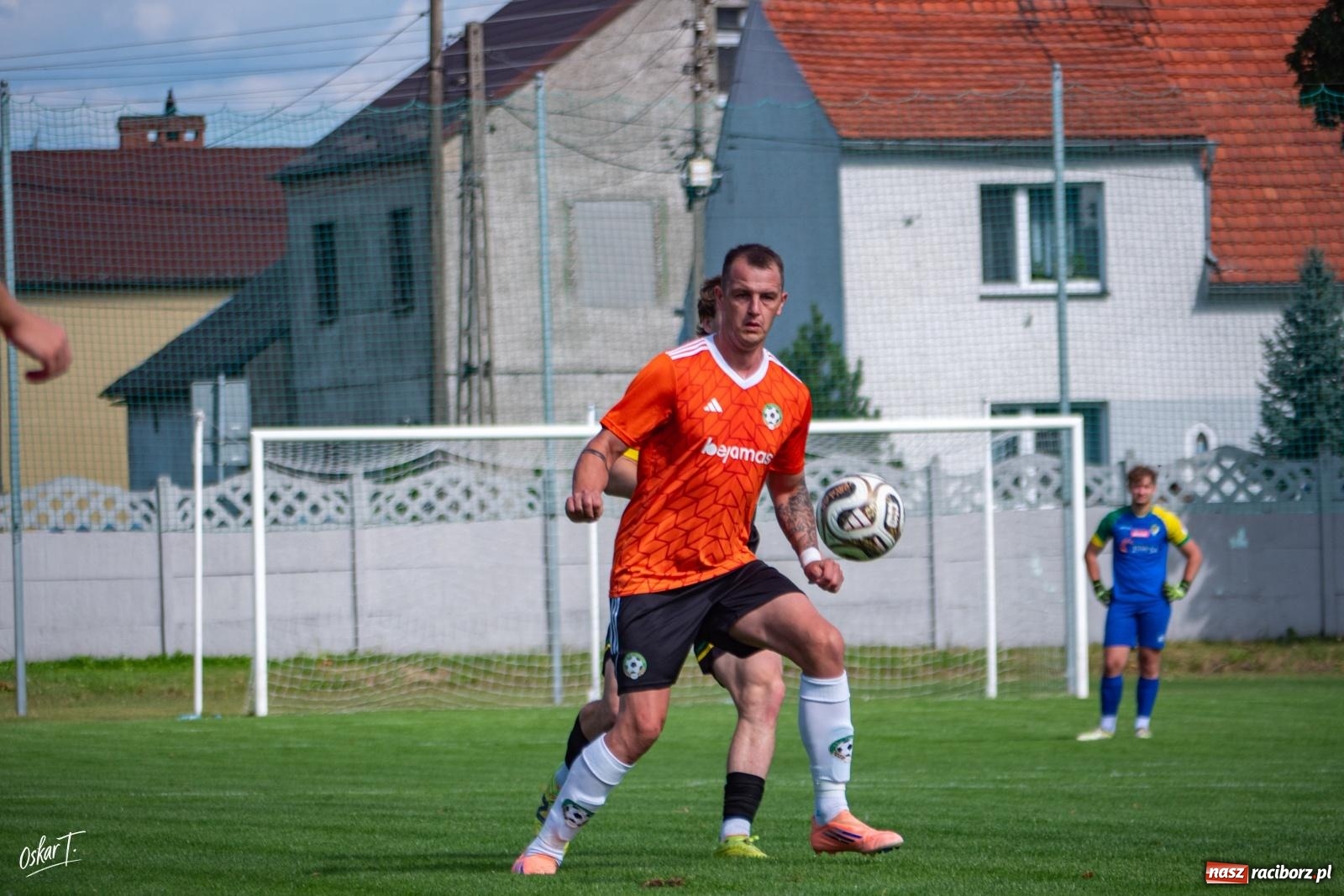 Zdjęcie w galerii na portalu naszraciborz.pl: Hat-trick Strzelczyka, dublet Legierskiego. Tworków z pewną wygraną [FOTO] wiadomości z regionu