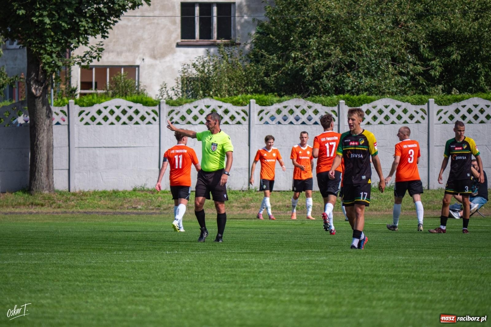 Zdjęcie w galerii na portalu naszraciborz.pl: Hat-trick Strzelczyka, dublet Legierskiego. Tworków z pewną wygraną [FOTO] wiadomości z regionu