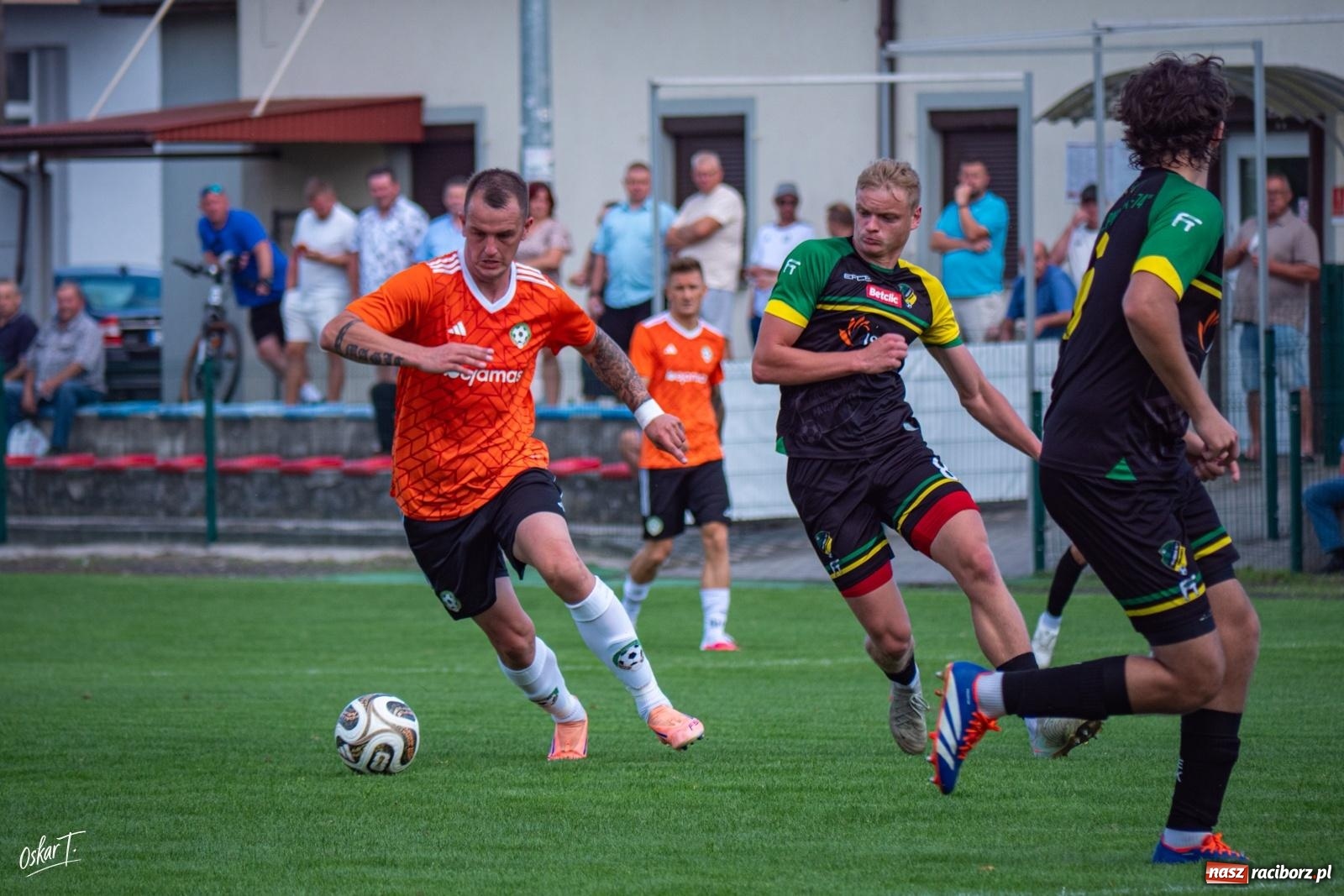 Zdjęcie w galerii na portalu naszraciborz.pl: Hat-trick Strzelczyka, dublet Legierskiego. Tworków z pewną wygraną [FOTO] wiadomości z regionu