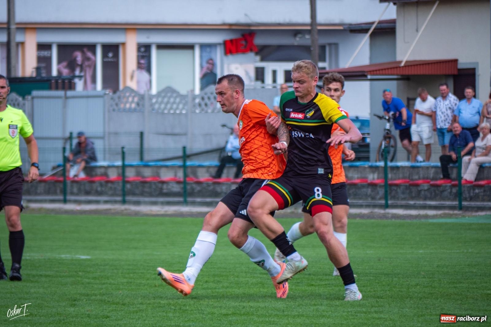 Zdjęcie w galerii na portalu naszraciborz.pl: Hat-trick Strzelczyka, dublet Legierskiego. Tworków z pewną wygraną [FOTO] wiadomości z regionu
