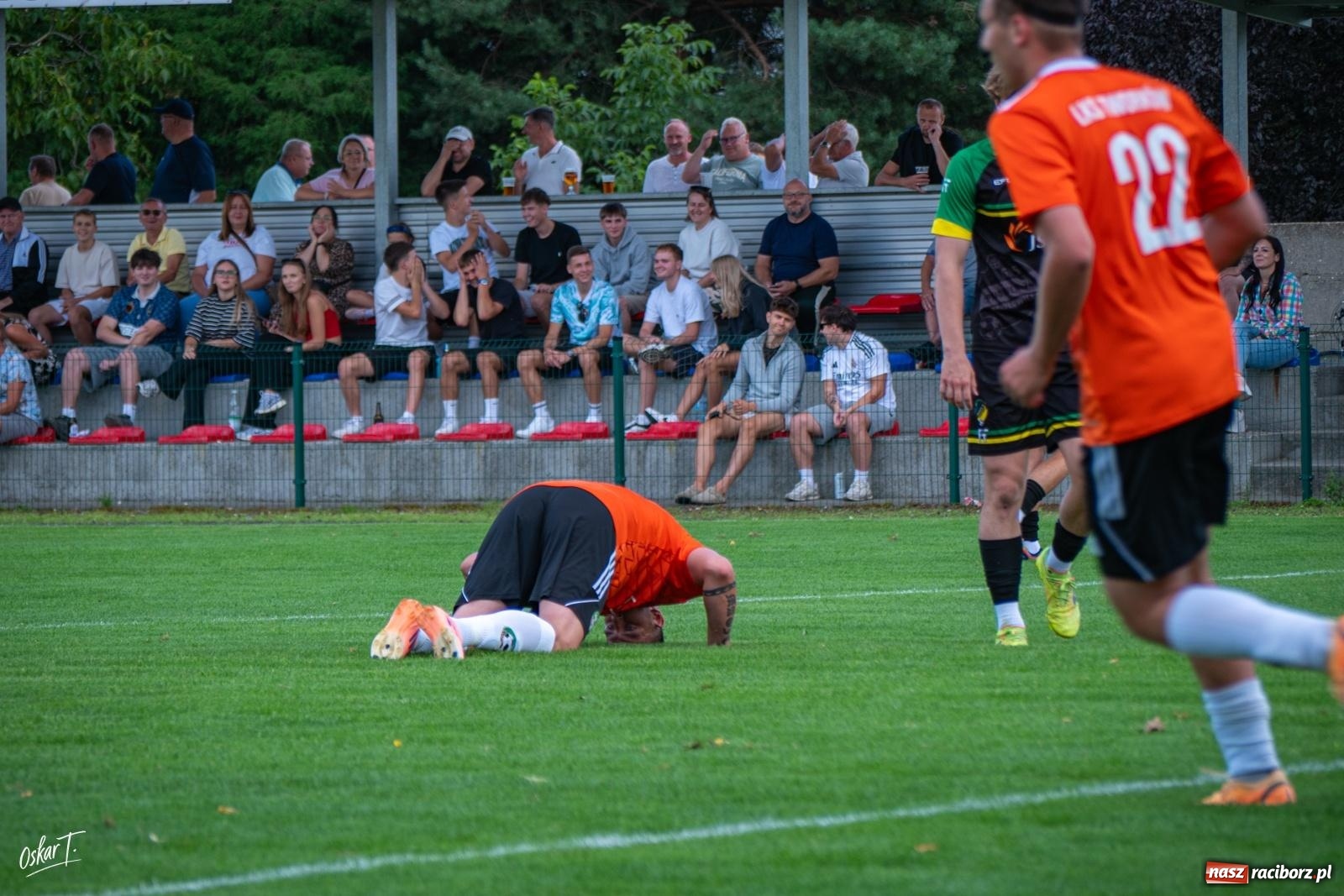 Zdjęcie w galerii na portalu naszraciborz.pl: Hat-trick Strzelczyka, dublet Legierskiego. Tworków z pewną wygraną [FOTO] wiadomości z regionu