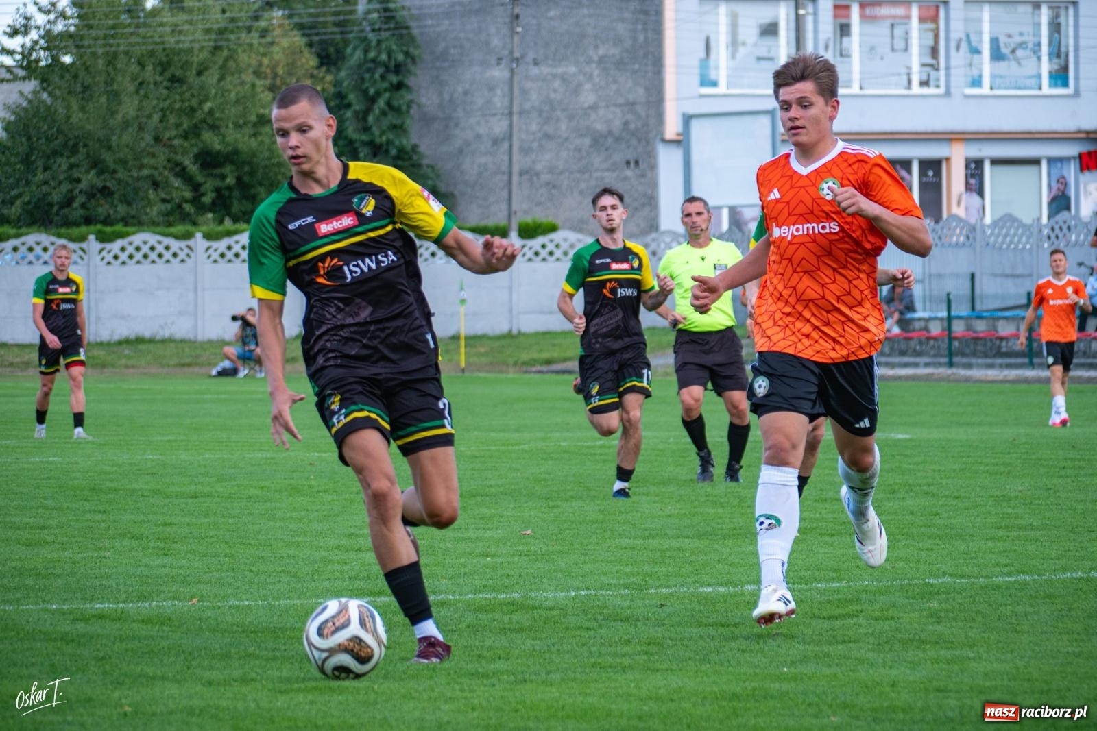 Zdjęcie w galerii na portalu naszraciborz.pl: Hat-trick Strzelczyka, dublet Legierskiego. Tworków z pewną wygraną [FOTO] wiadomości z regionu