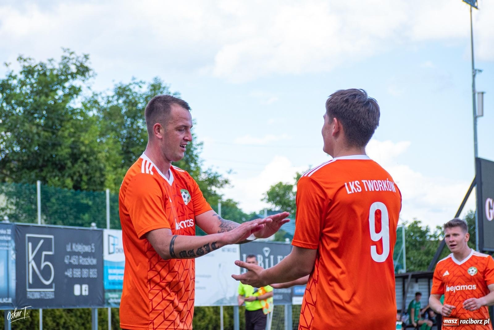 Zdjęcie w galerii na portalu naszraciborz.pl: Hat-trick Strzelczyka, dublet Legierskiego. Tworków z pewną wygraną [FOTO] wiadomości z regionu