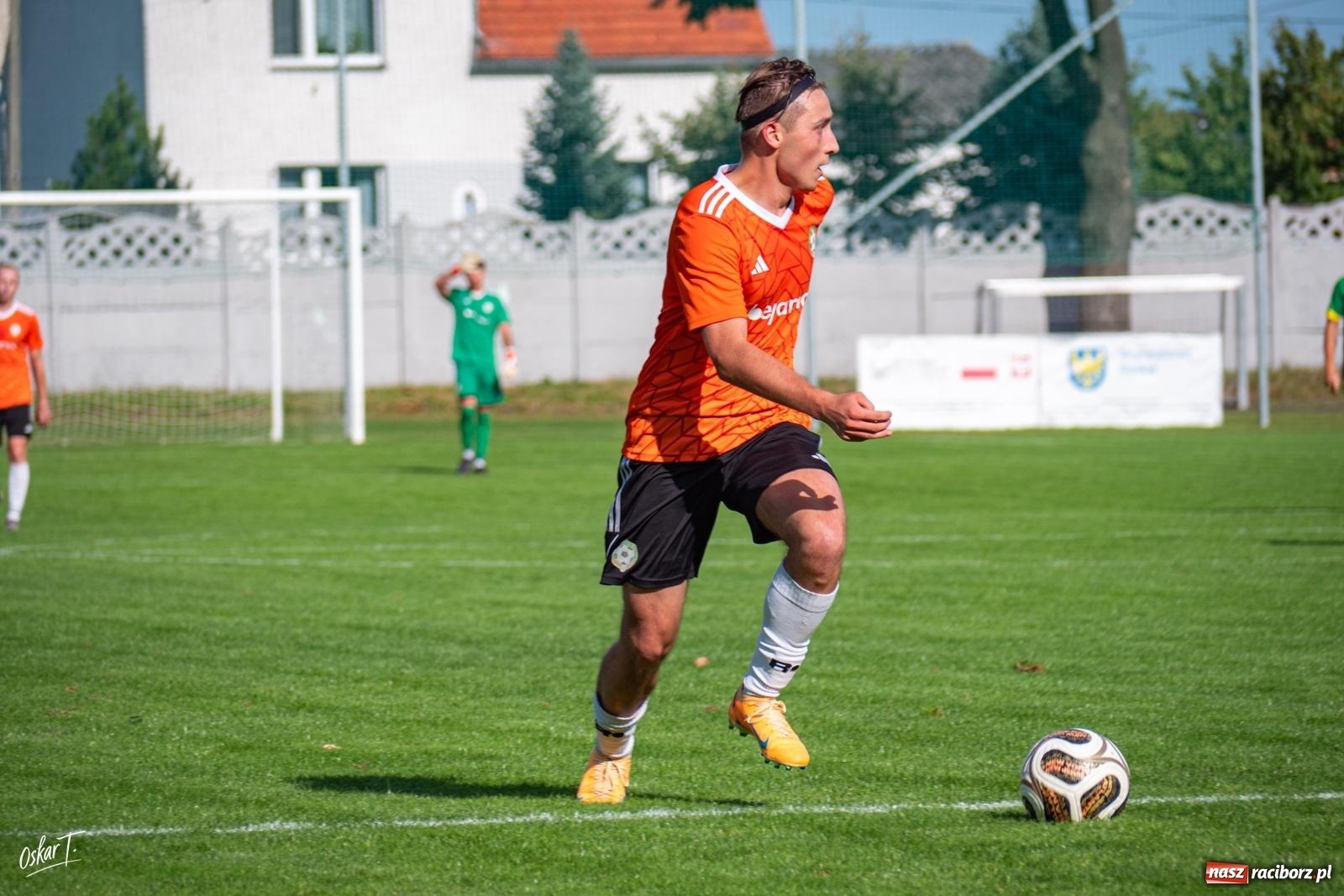 Zdjęcie w galerii na portalu naszraciborz.pl: Hat-trick Strzelczyka, dublet Legierskiego. Tworków z pewną wygraną [FOTO] wiadomości z regionu