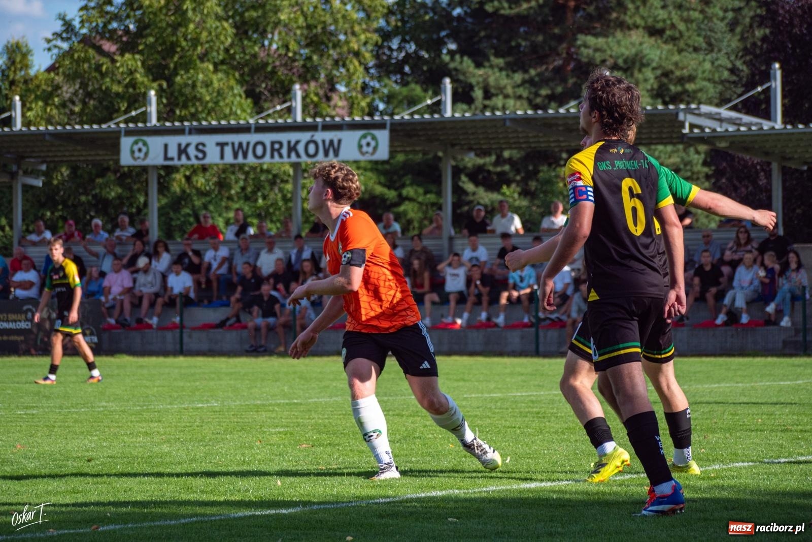 Zdjęcie w galerii na portalu naszraciborz.pl: Hat-trick Strzelczyka, dublet Legierskiego. Tworków z pewną wygraną [FOTO] wiadomości z regionu