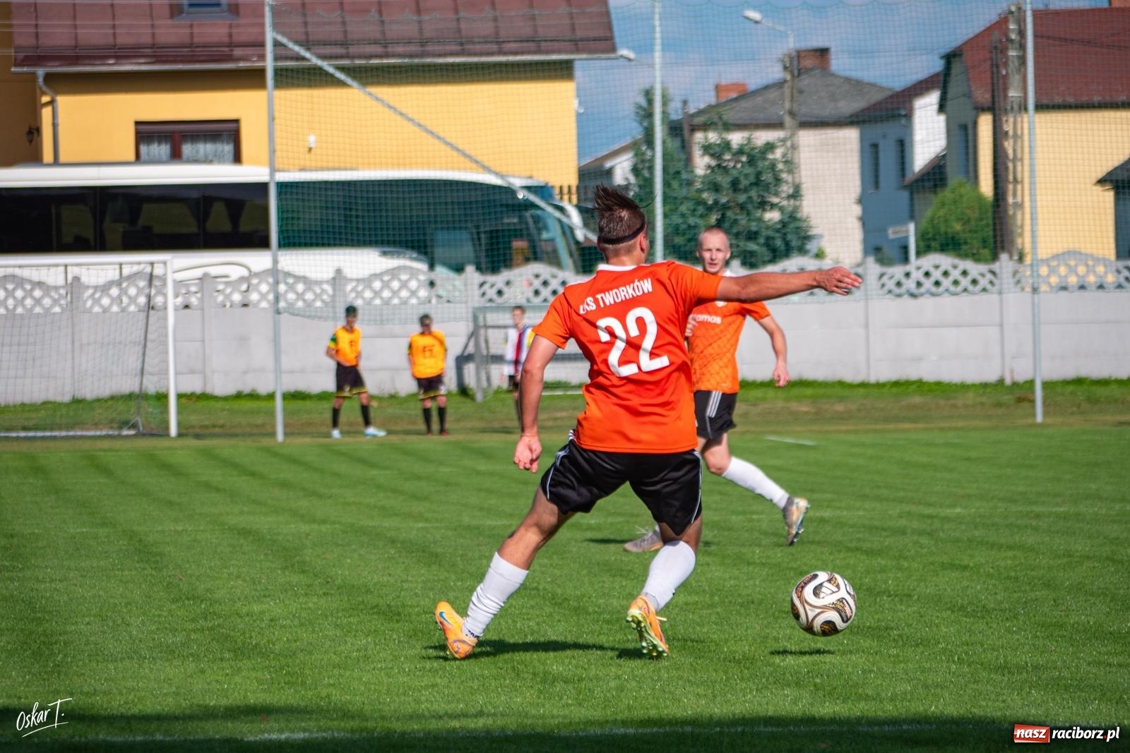 Zdjęcie w galerii na portalu naszraciborz.pl: Hat-trick Strzelczyka, dublet Legierskiego. Tworków z pewną wygraną [FOTO] wiadomości z regionu