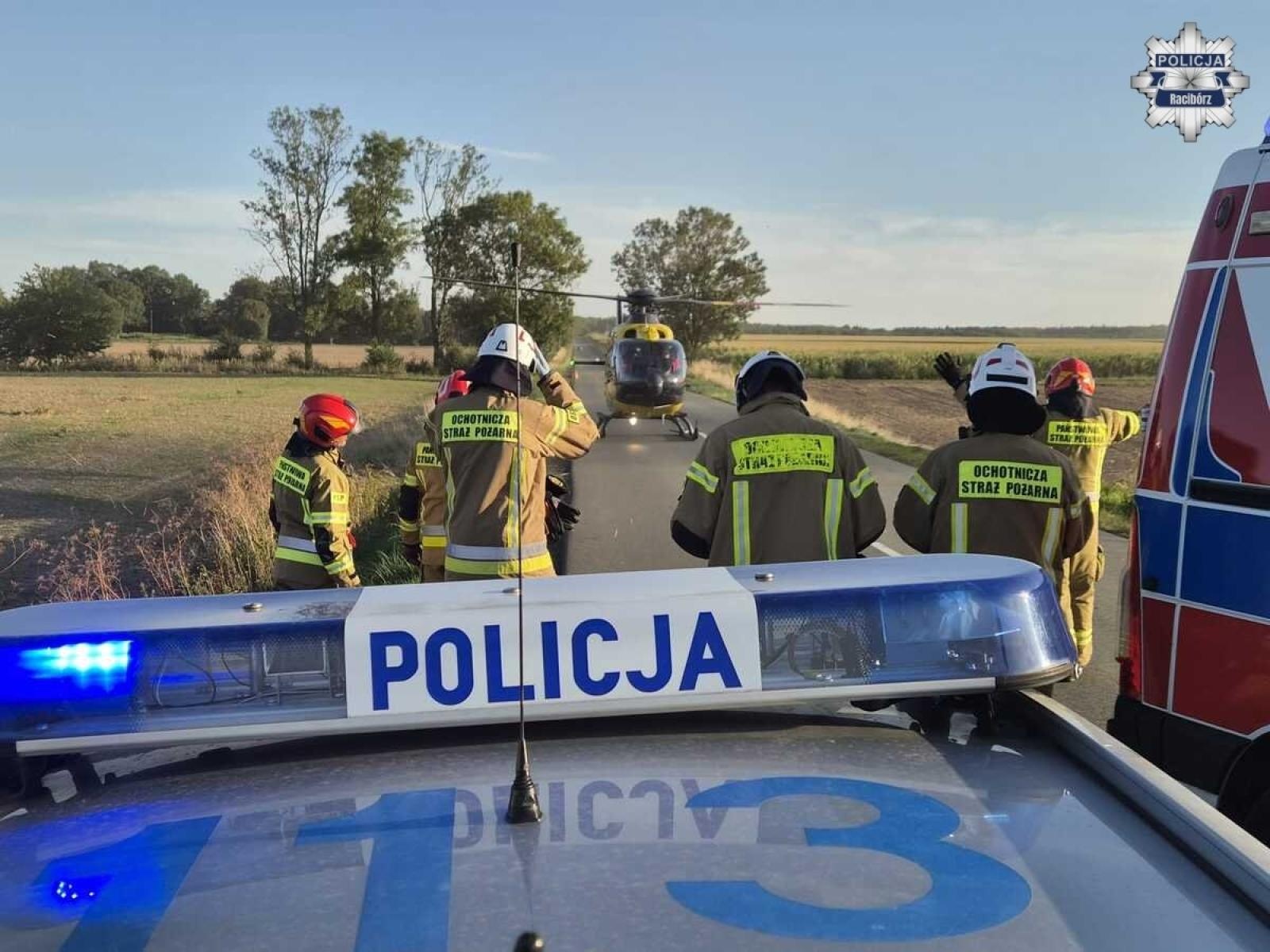 Zdjęcie w galerii na portalu naszraciborz.pl: Dachowanie ciągnika w Tworkowie. Na miejsce wezwano śmigłowiec LPR wiadomości z regionu