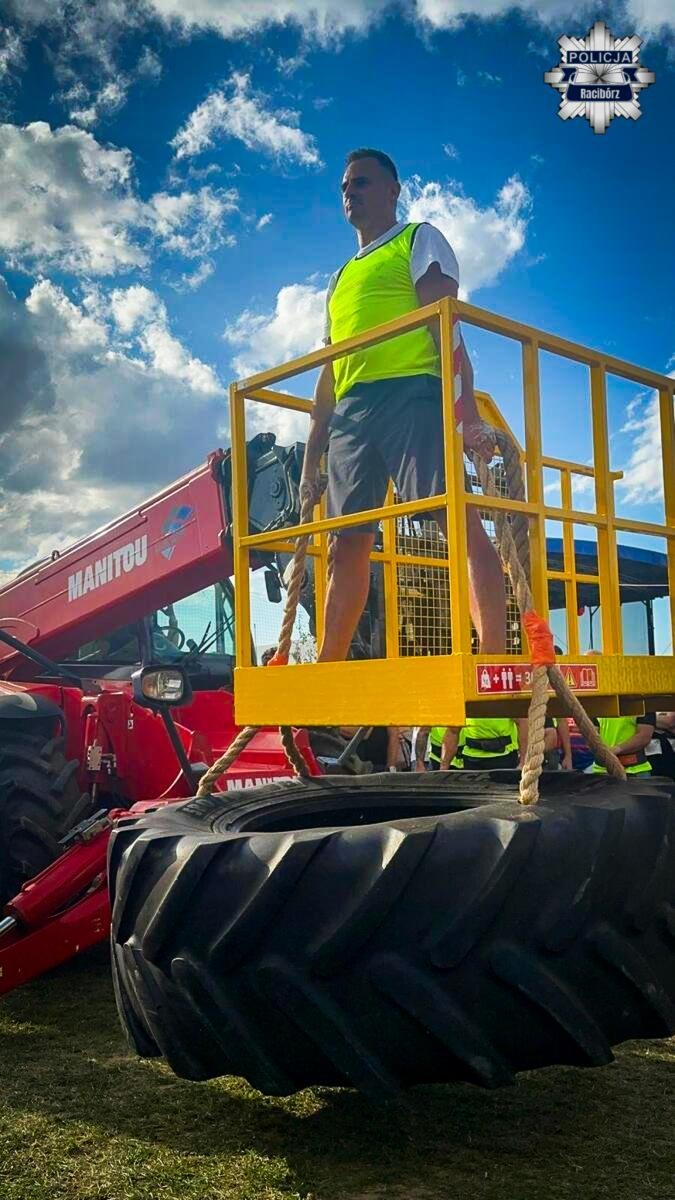 Zdjęcie w galerii na portalu naszraciborz.pl: Kierownik Posterunku Policji w Pietrowicach Wielkich zdobył Puchar Strong Farmer 2026 wiadomości z regionu