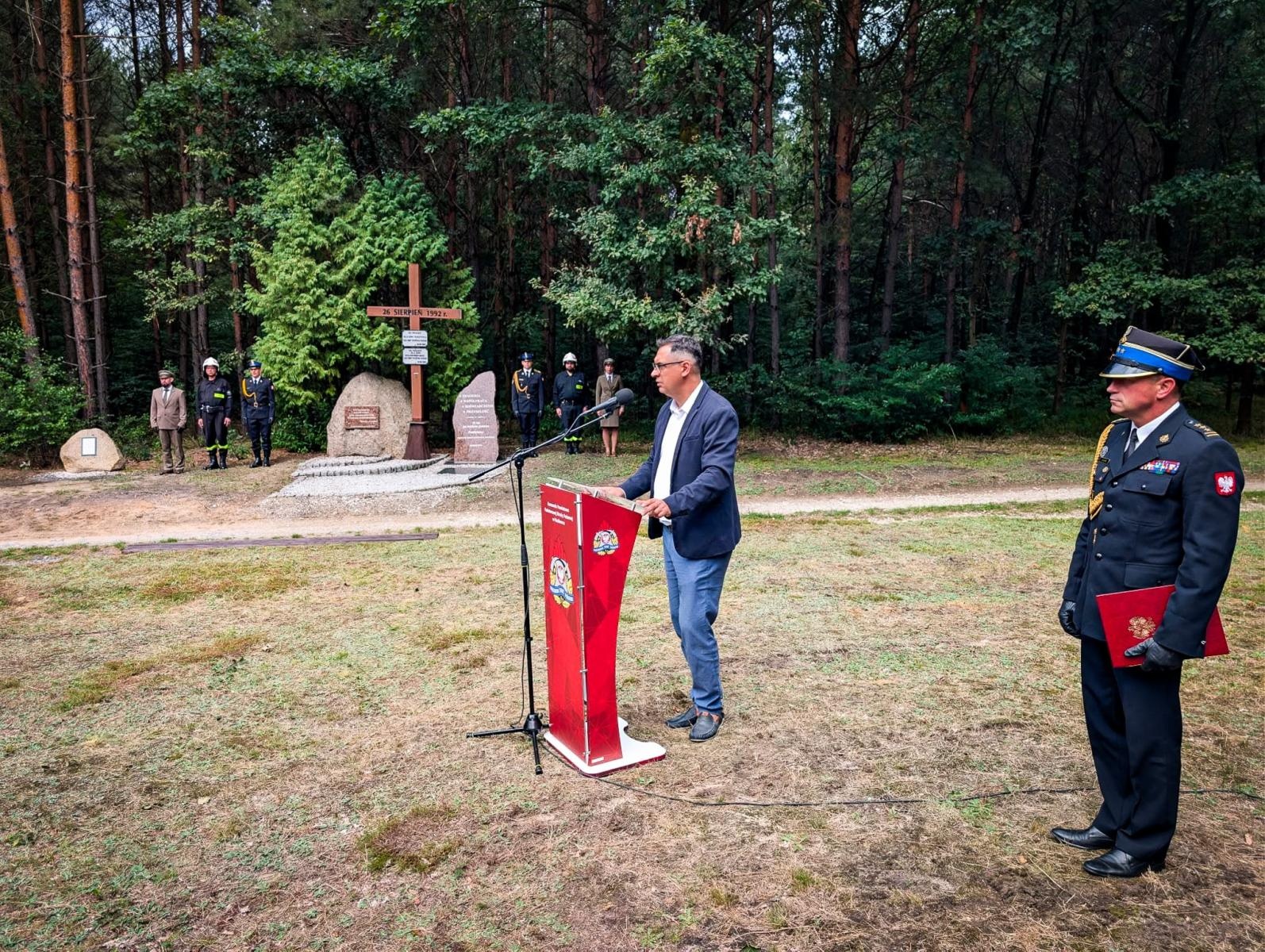 Zdjęcie w galerii na portalu naszraciborz.pl: 34. rocznica pożaru lasów. Hołd dla strażaków, którzy zginęli w walce z żywiołem wiadomości z regionu