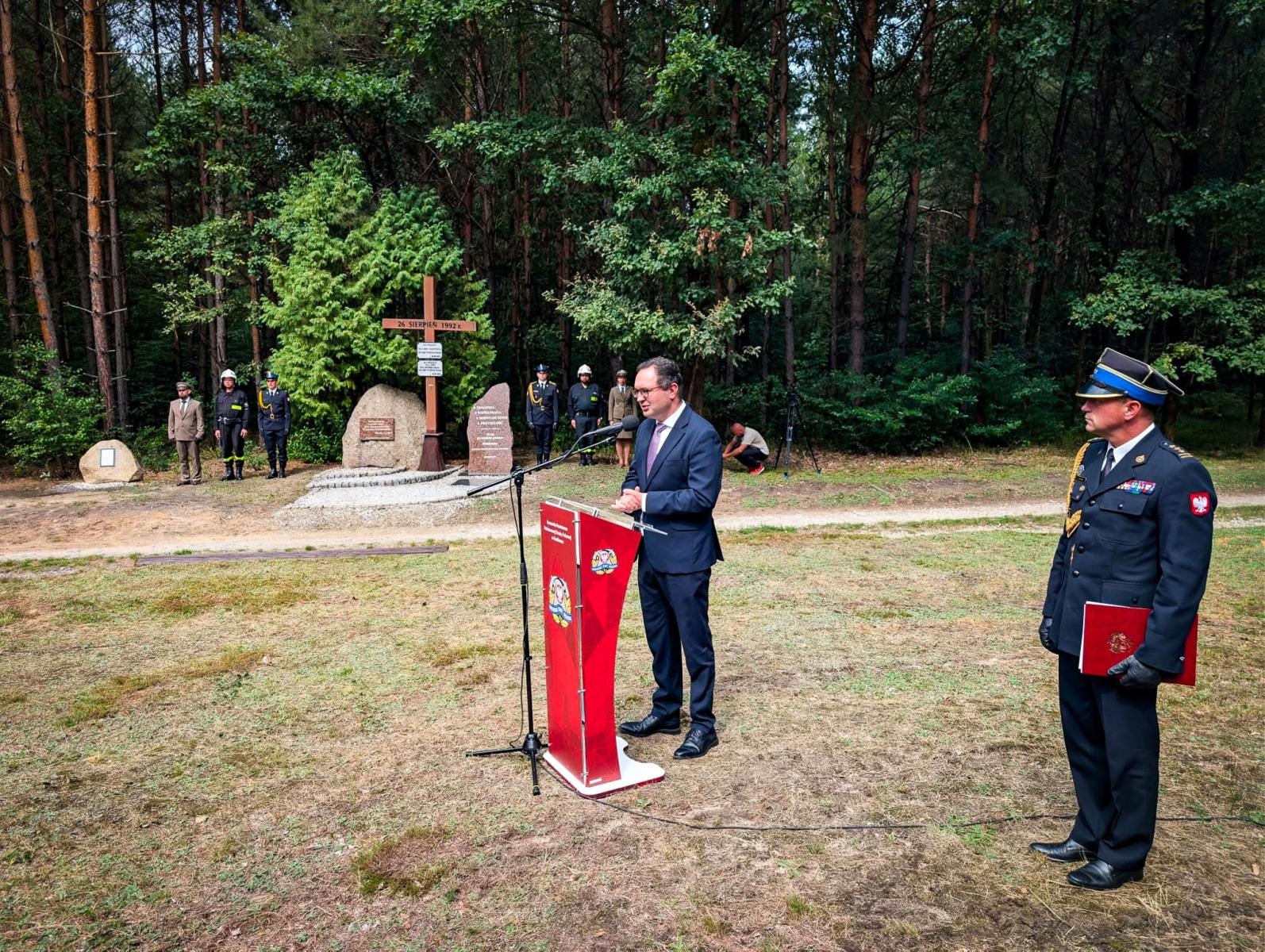 Zdjęcie w galerii na portalu naszraciborz.pl: 34. rocznica pożaru lasów. Hołd dla strażaków, którzy zginęli w walce z żywiołem wiadomości z regionu