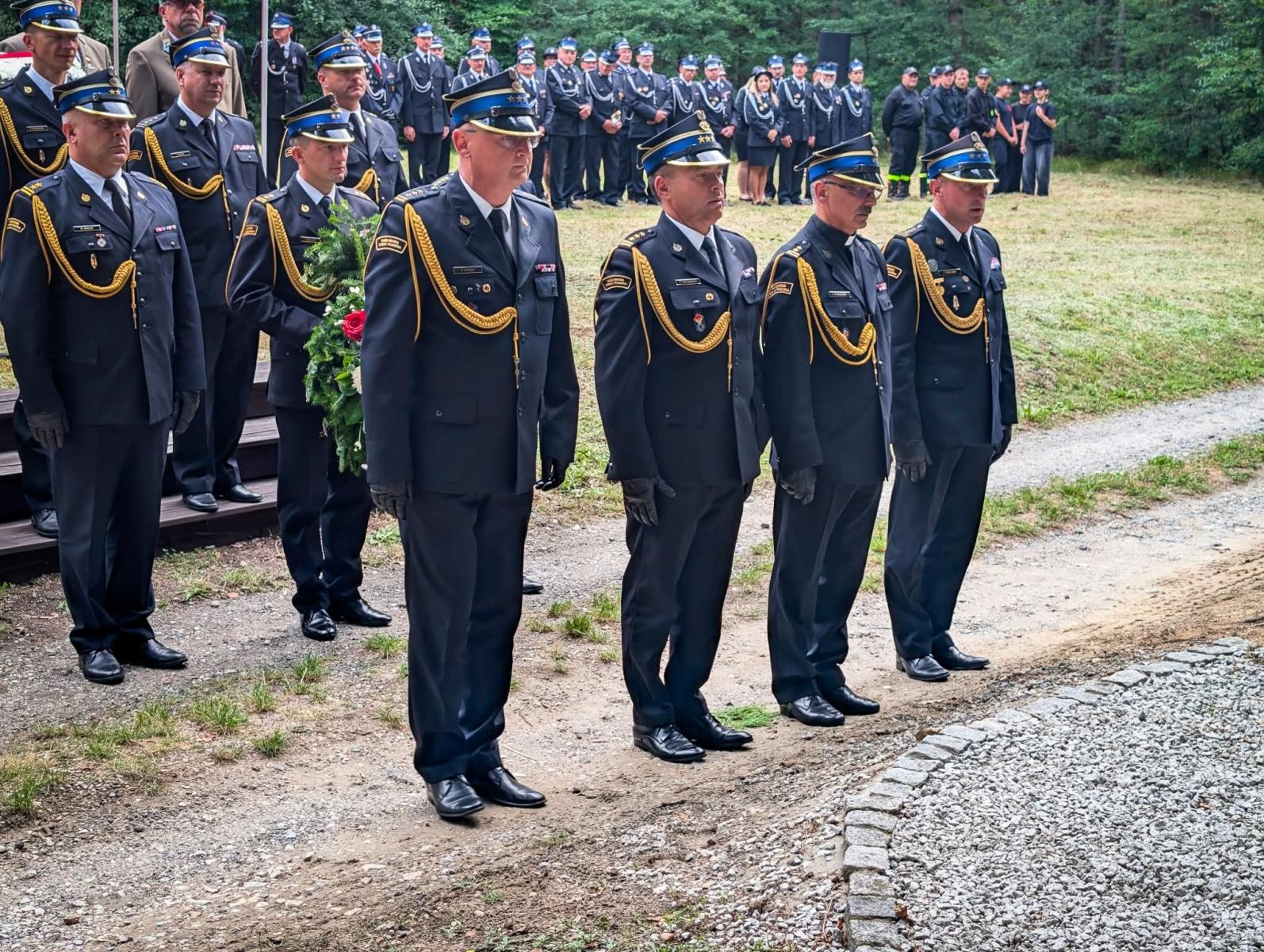 Zdjęcie w galerii na portalu naszraciborz.pl: 34. rocznica pożaru lasów. Hołd dla strażaków, którzy zginęli w walce z żywiołem wiadomości z regionu