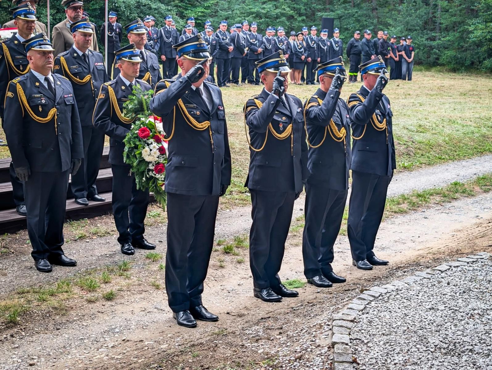 Zdjęcie w galerii na portalu naszraciborz.pl: 34. rocznica pożaru lasów. Hołd dla strażaków, którzy zginęli w walce z żywiołem wiadomości z regionu