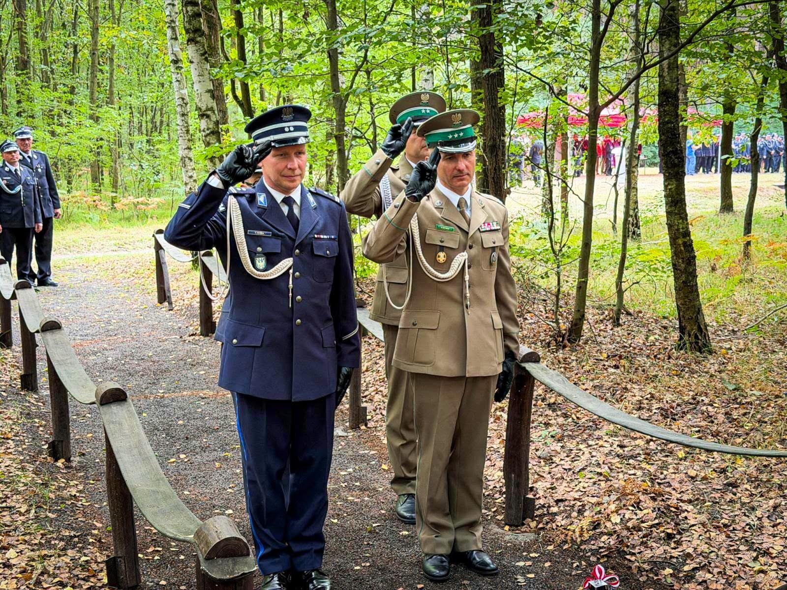 Zdjęcie w galerii na portalu naszraciborz.pl: 34. rocznica pożaru lasów. Hołd dla strażaków, którzy zginęli w walce z żywiołem wiadomości z regionu