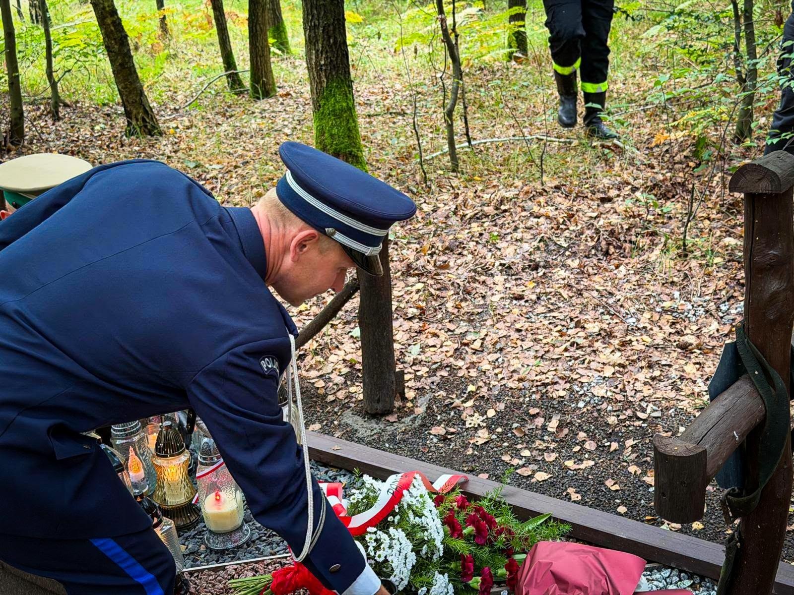 Zdjęcie w galerii na portalu naszraciborz.pl: 34. rocznica pożaru lasów. Hołd dla strażaków, którzy zginęli w walce z żywiołem wiadomości z regionu