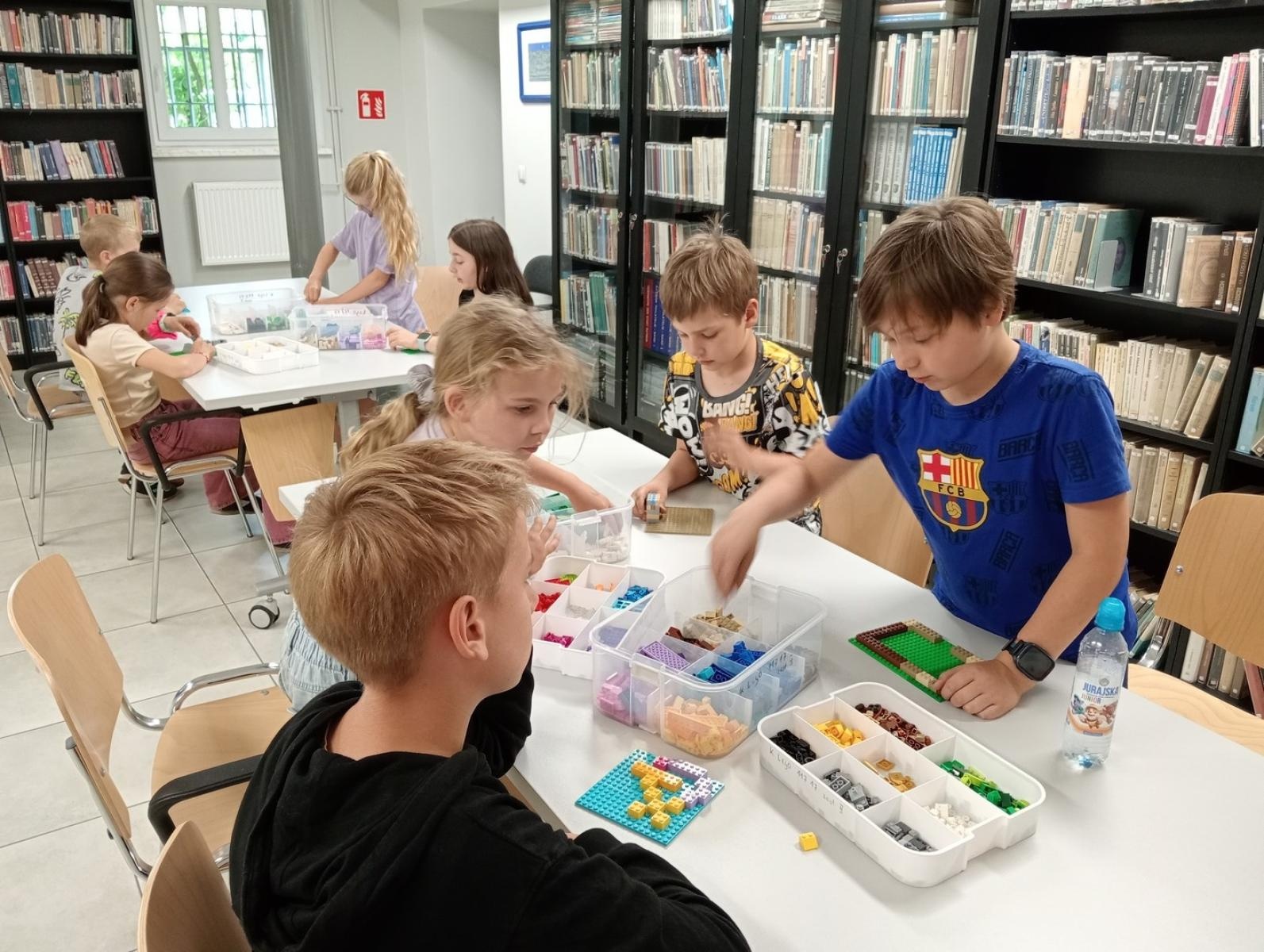 Zdjęcie w galerii na portalu naszraciborz.pl: Wrzesień w bibliotece? Najlepiej w klubie! wiadomości z regionu