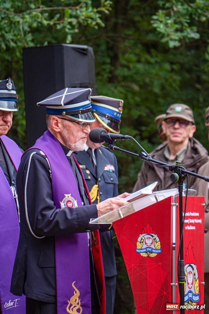 Zdjęcie w galerii na portalu naszraciborz.pl: 34. rocznica pożaru lasów. Hołd dla strażaków, którzy zginęli w walce z żywiołem wiadomości z regionu