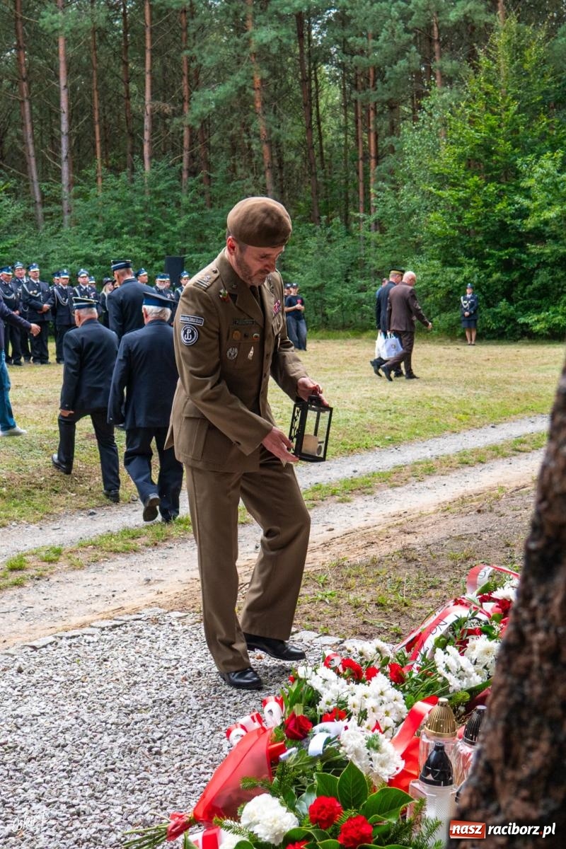 Zdjęcie w galerii na portalu naszraciborz.pl: 34. rocznica pożaru lasów. Hołd dla strażaków, którzy zginęli w walce z żywiołem wiadomości z regionu