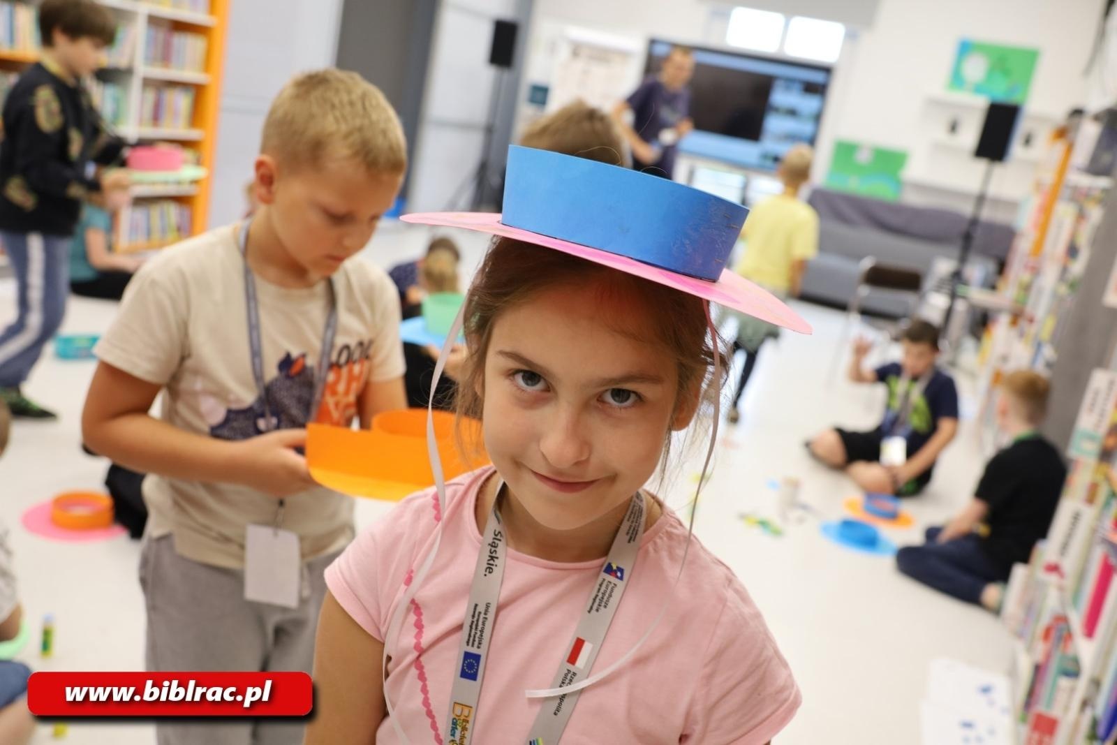 Zdjęcie w galerii na portalu naszraciborz.pl: Karolcia i Szkoła Szpiegów na finał Lata z biblioteką wiadomości z regionu
