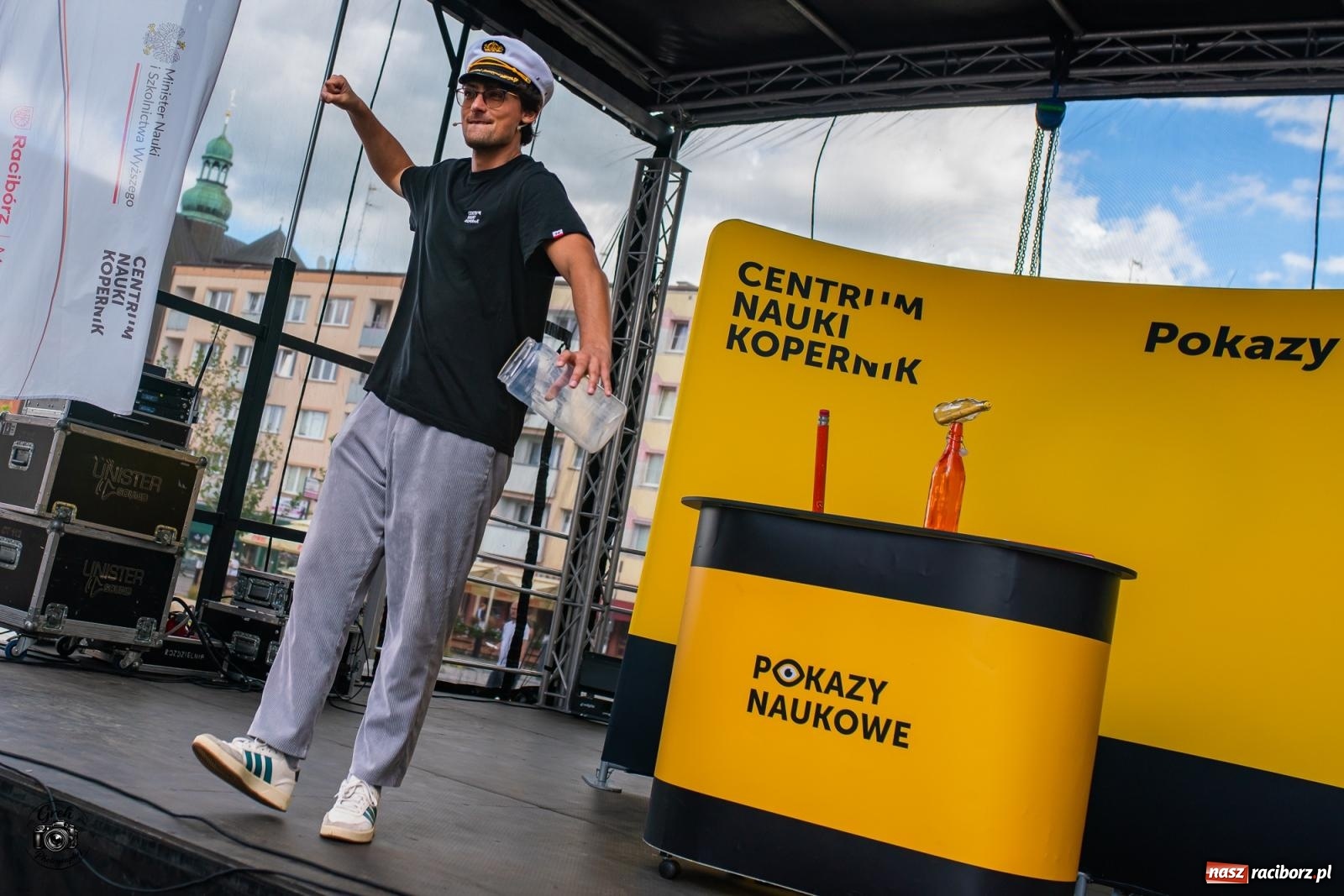 Zdjęcie w galerii na portalu naszraciborz.pl: Racibórz zamienił się w wielkie laboratorium. V Festiwal Odkrywców przyciągnął całe rodziny [FOTO i WIDEO] wiadomości z regionu