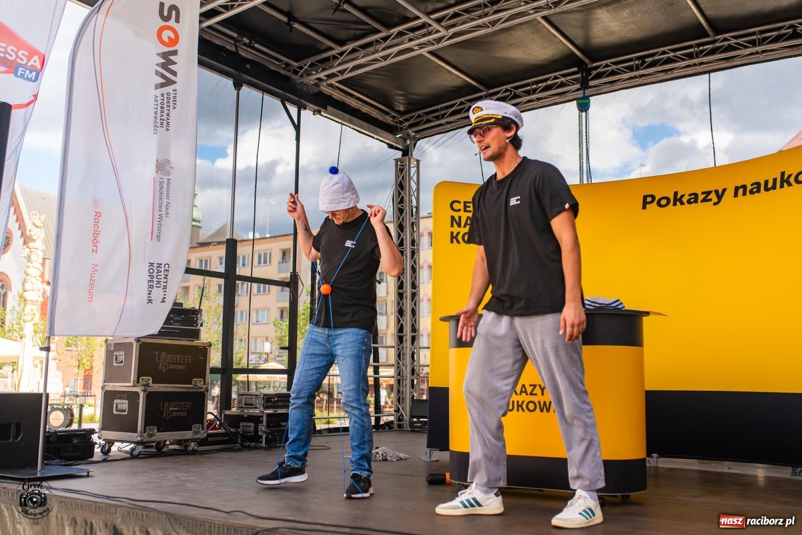 Zdjęcie w galerii na portalu naszraciborz.pl: Racibórz zamienił się w wielkie laboratorium. V Festiwal Odkrywców przyciągnął całe rodziny [FOTO i WIDEO] wiadomości z regionu