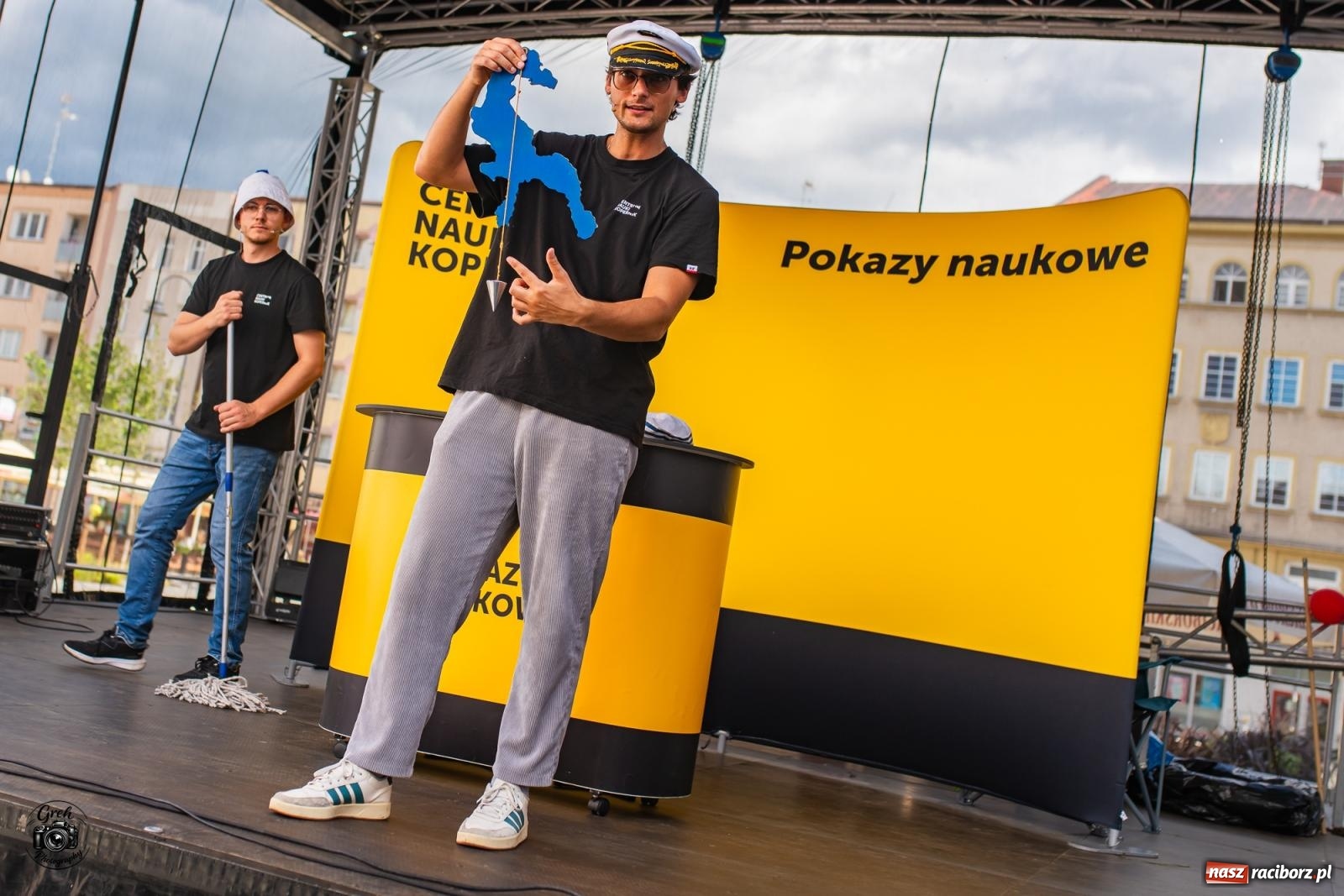 Zdjęcie w galerii na portalu naszraciborz.pl: Racibórz zamienił się w wielkie laboratorium. V Festiwal Odkrywców przyciągnął całe rodziny [FOTO i WIDEO] wiadomości z regionu