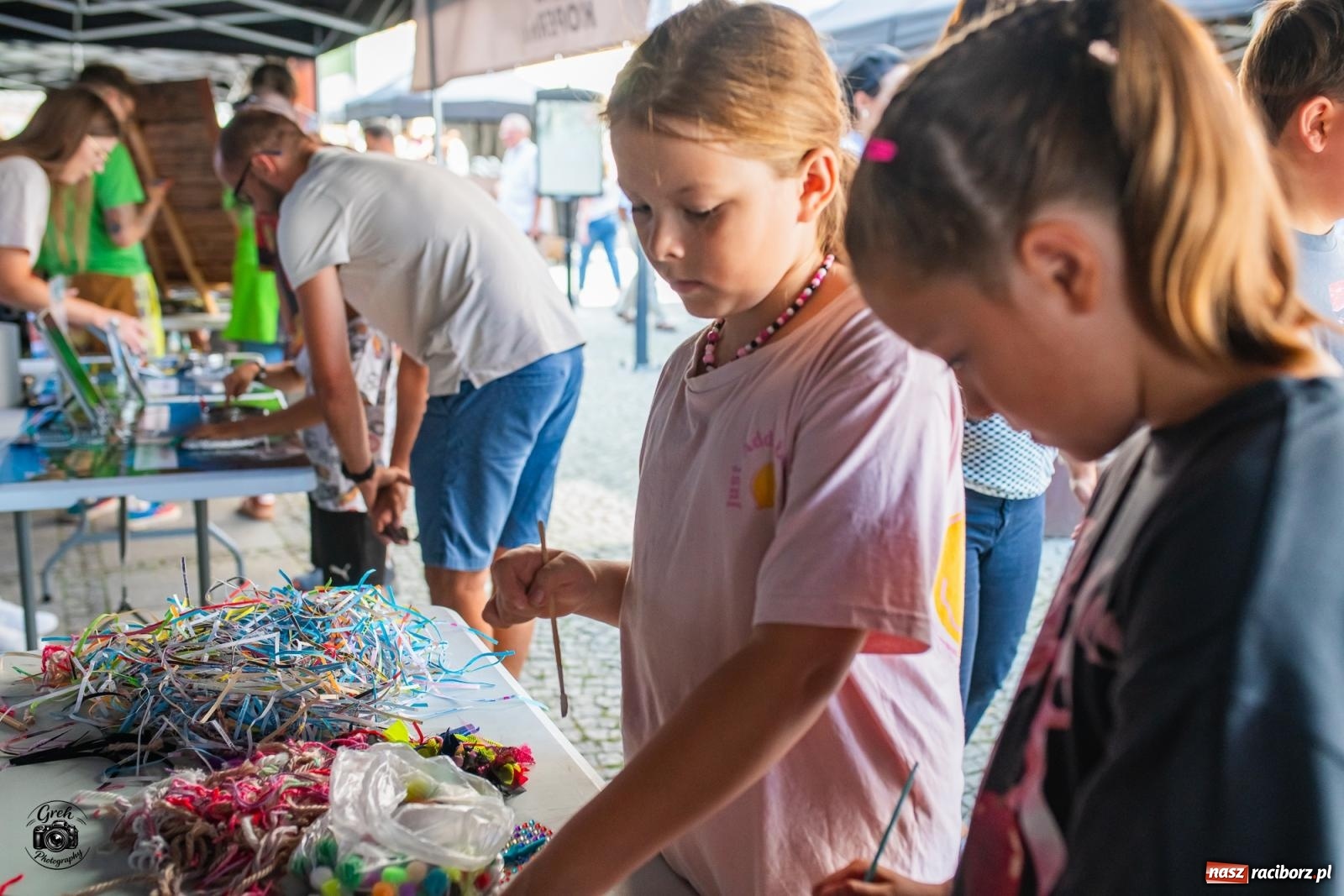 Zdjęcie w galerii na portalu naszraciborz.pl: Racibórz zamienił się w wielkie laboratorium. V Festiwal Odkrywców przyciągnął całe rodziny [FOTO i WIDEO] wiadomości z regionu