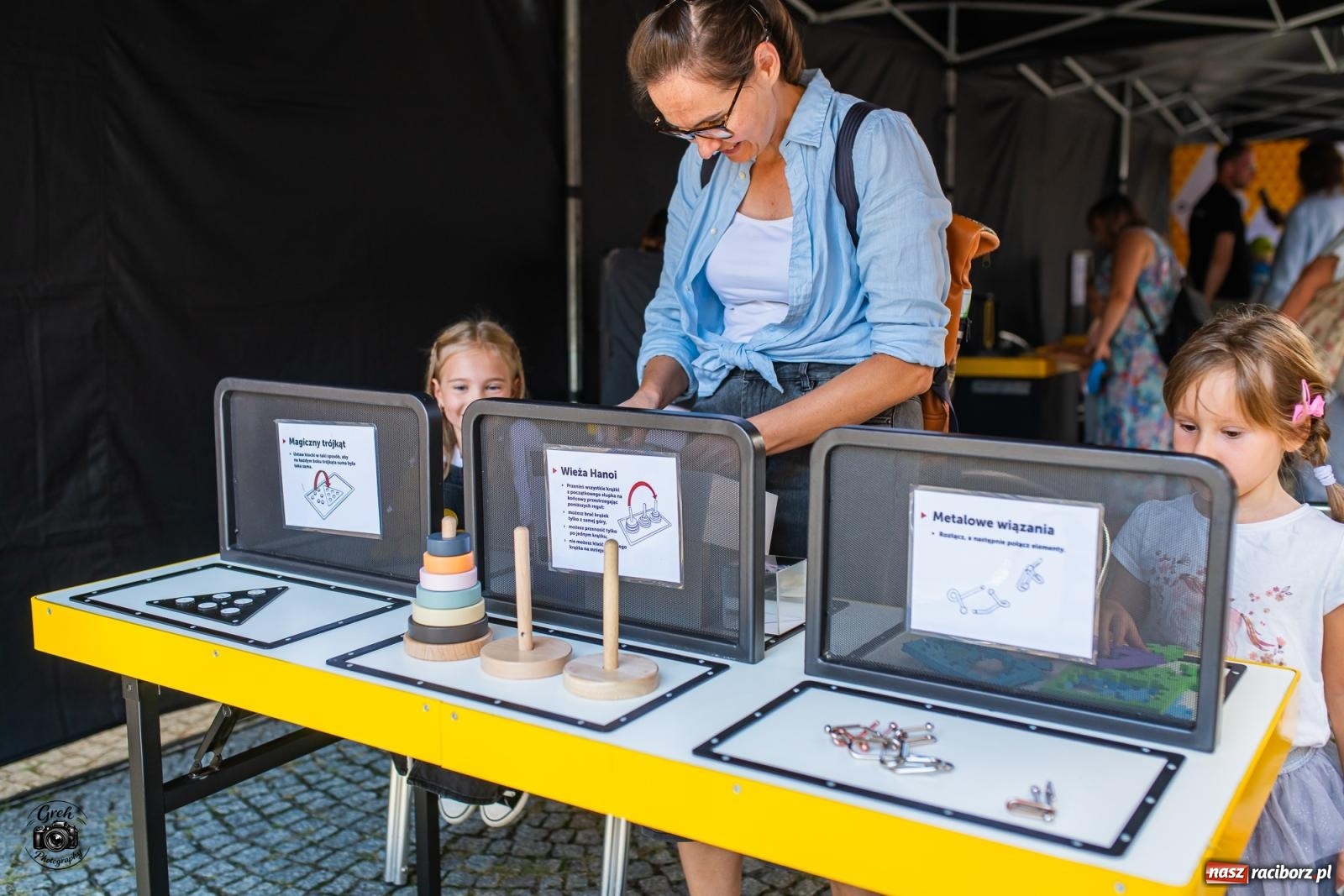 Zdjęcie w galerii na portalu naszraciborz.pl: Racibórz zamienił się w wielkie laboratorium. V Festiwal Odkrywców przyciągnął całe rodziny [FOTO i WIDEO] wiadomości z regionu
