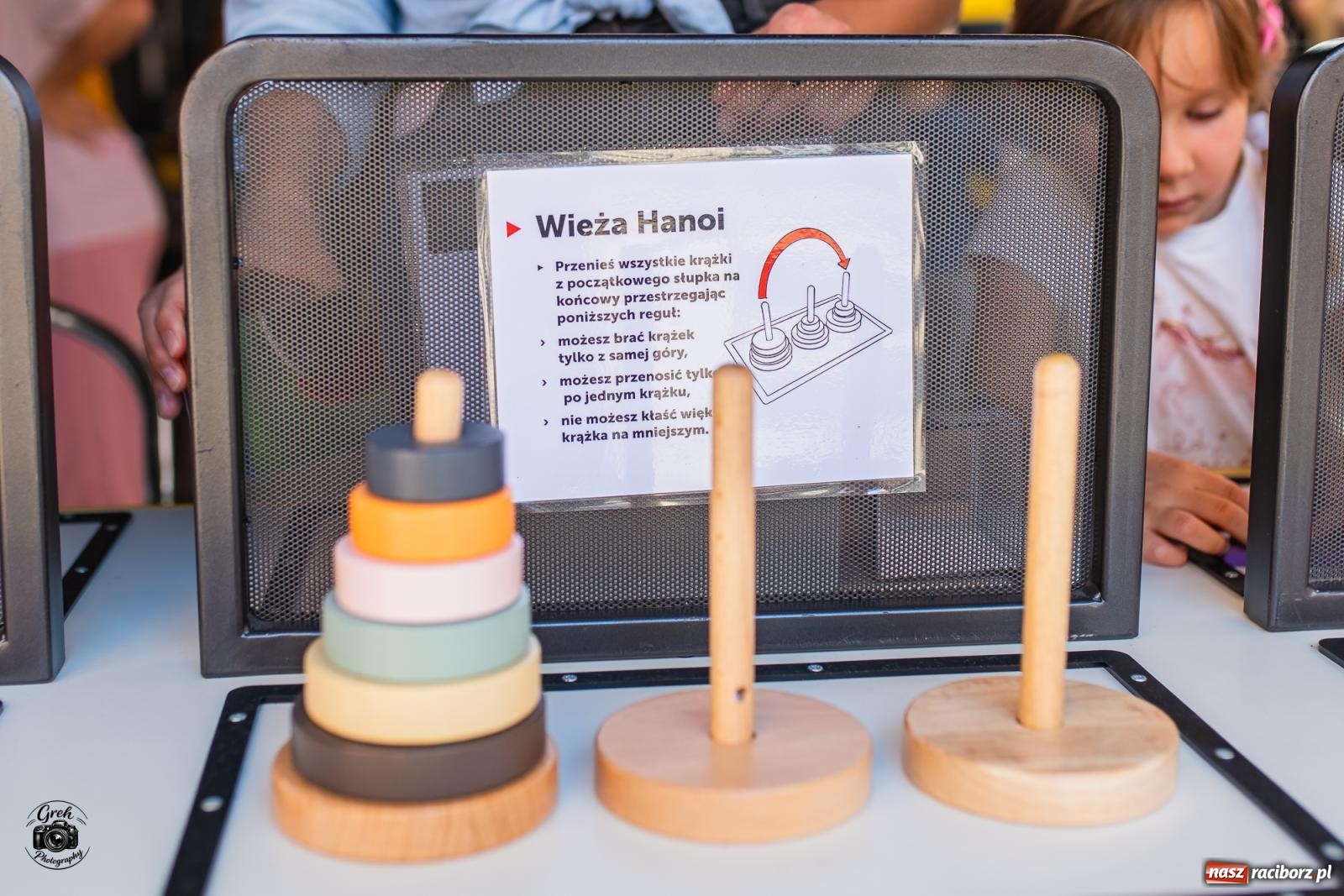 Zdjęcie w galerii na portalu naszraciborz.pl: Racibórz zamienił się w wielkie laboratorium. V Festiwal Odkrywców przyciągnął całe rodziny [FOTO i WIDEO] wiadomości z regionu