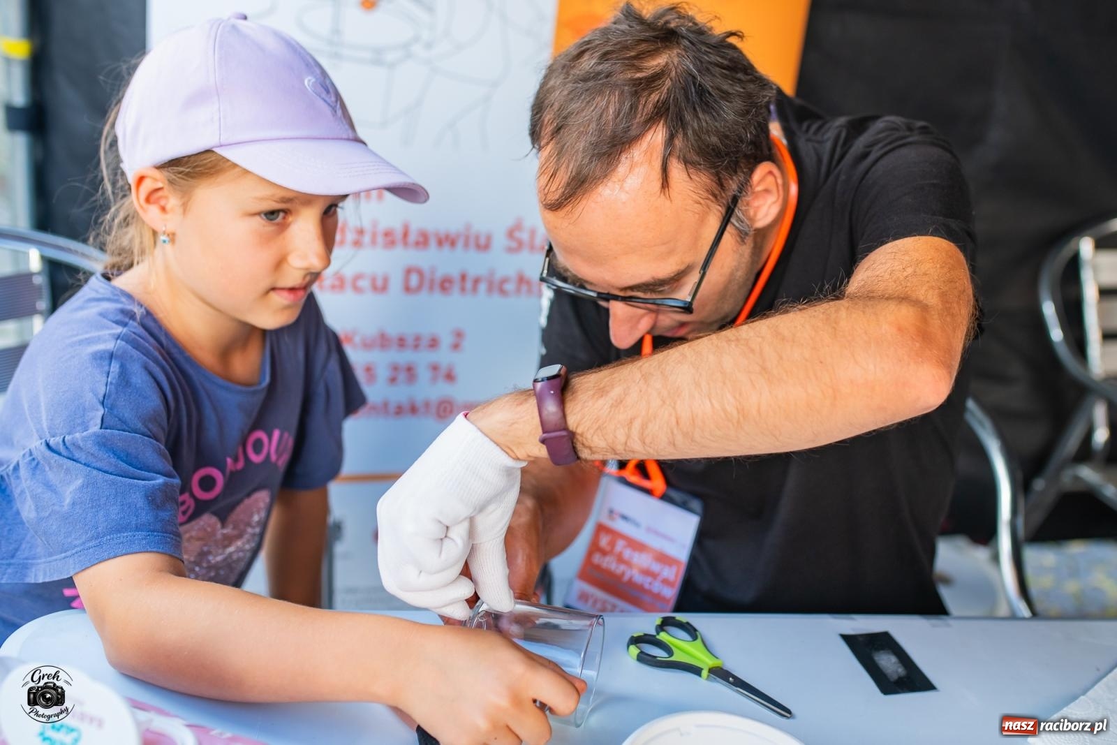 Zdjęcie w galerii na portalu naszraciborz.pl: Racibórz zamienił się w wielkie laboratorium. V Festiwal Odkrywców przyciągnął całe rodziny [FOTO i WIDEO] wiadomości z regionu
